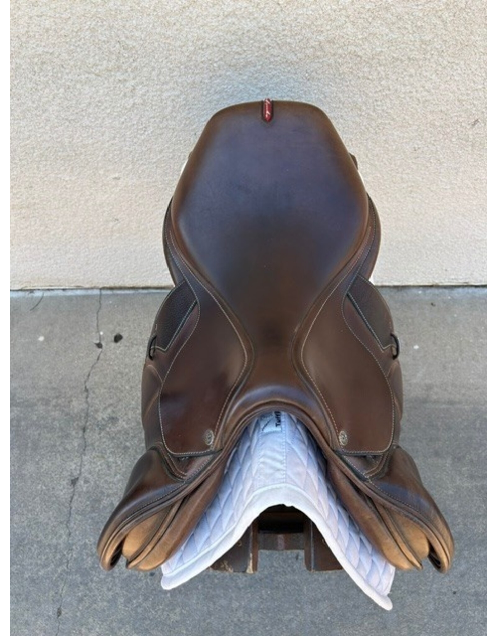 Equipe EK Evo E-Carbon Jump Saddle, 17.5" Seat, Medium tree, Brown, Serial #:20750719