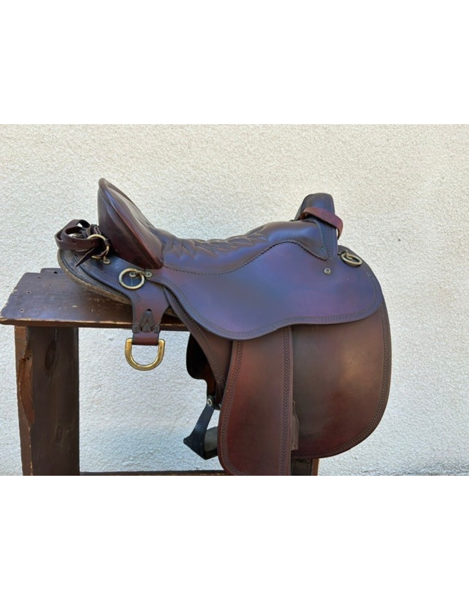Tucker Pleasure Trail Saddle 16.6" Seat, Medium Tree