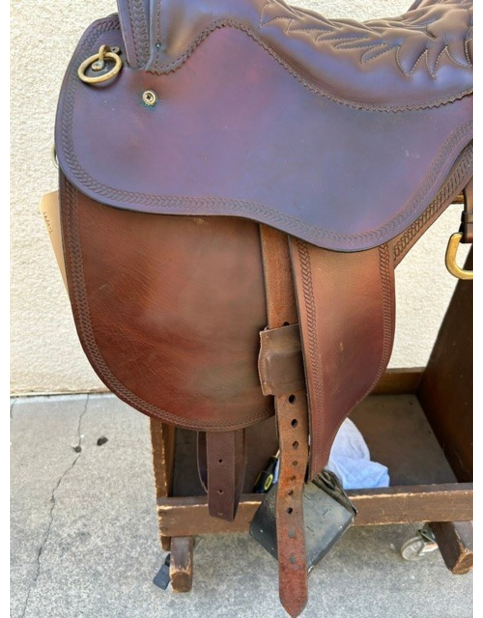 Tucker Pleasure Trail Saddle 16.6" Seat, Medium Tree