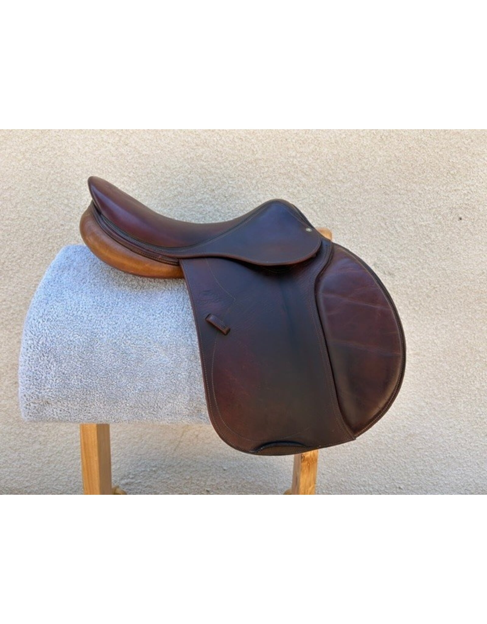 Devoucoux Biarritz 17" Seat, Medium Tree, 3 Flap