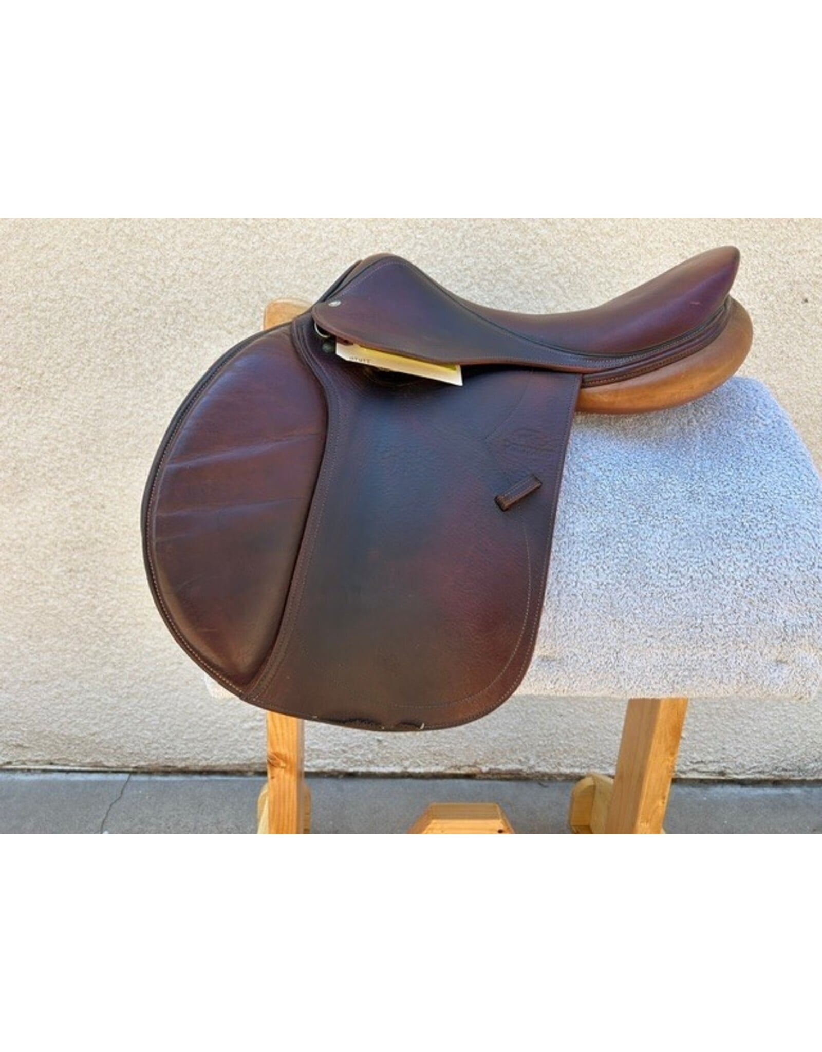 Devoucoux Biarritz 17" Seat, Medium Tree, 3 Flap