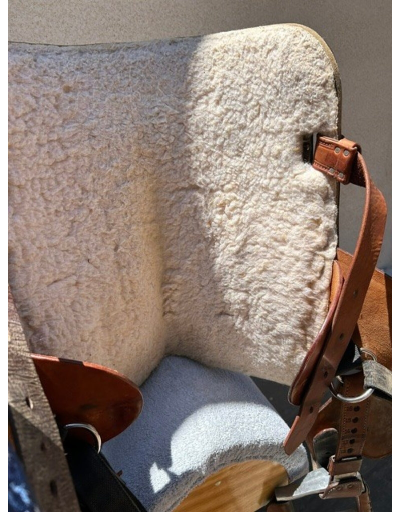 hilason treeless western saddle