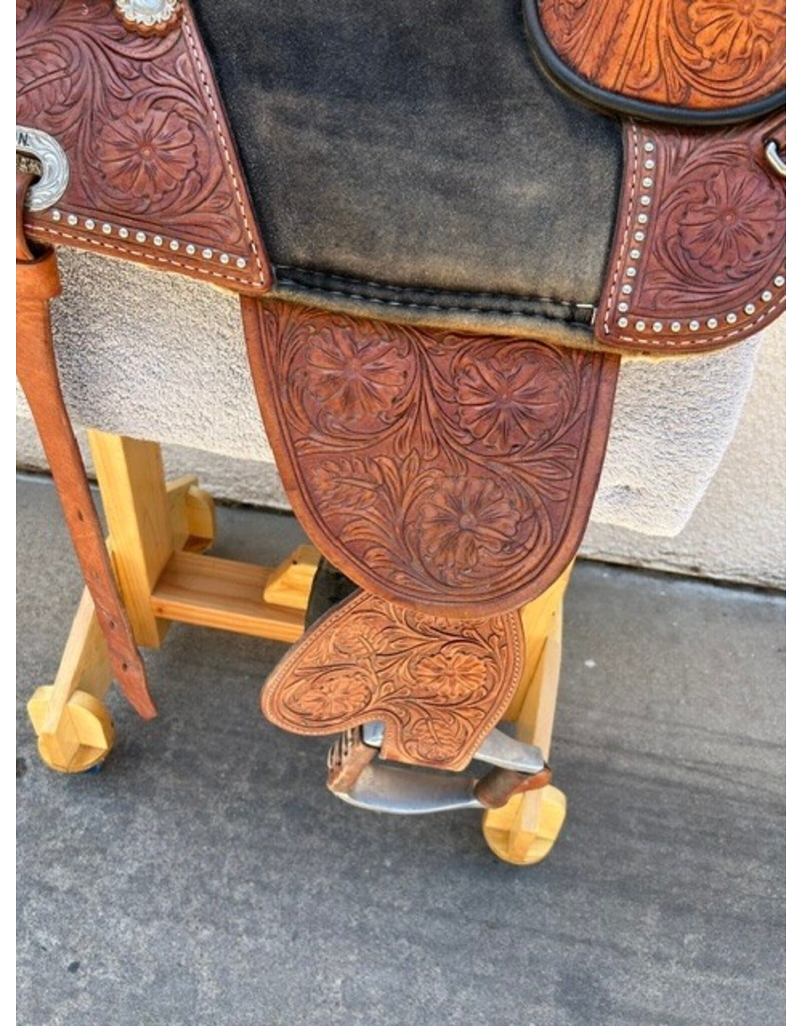 hilason treeless western saddle