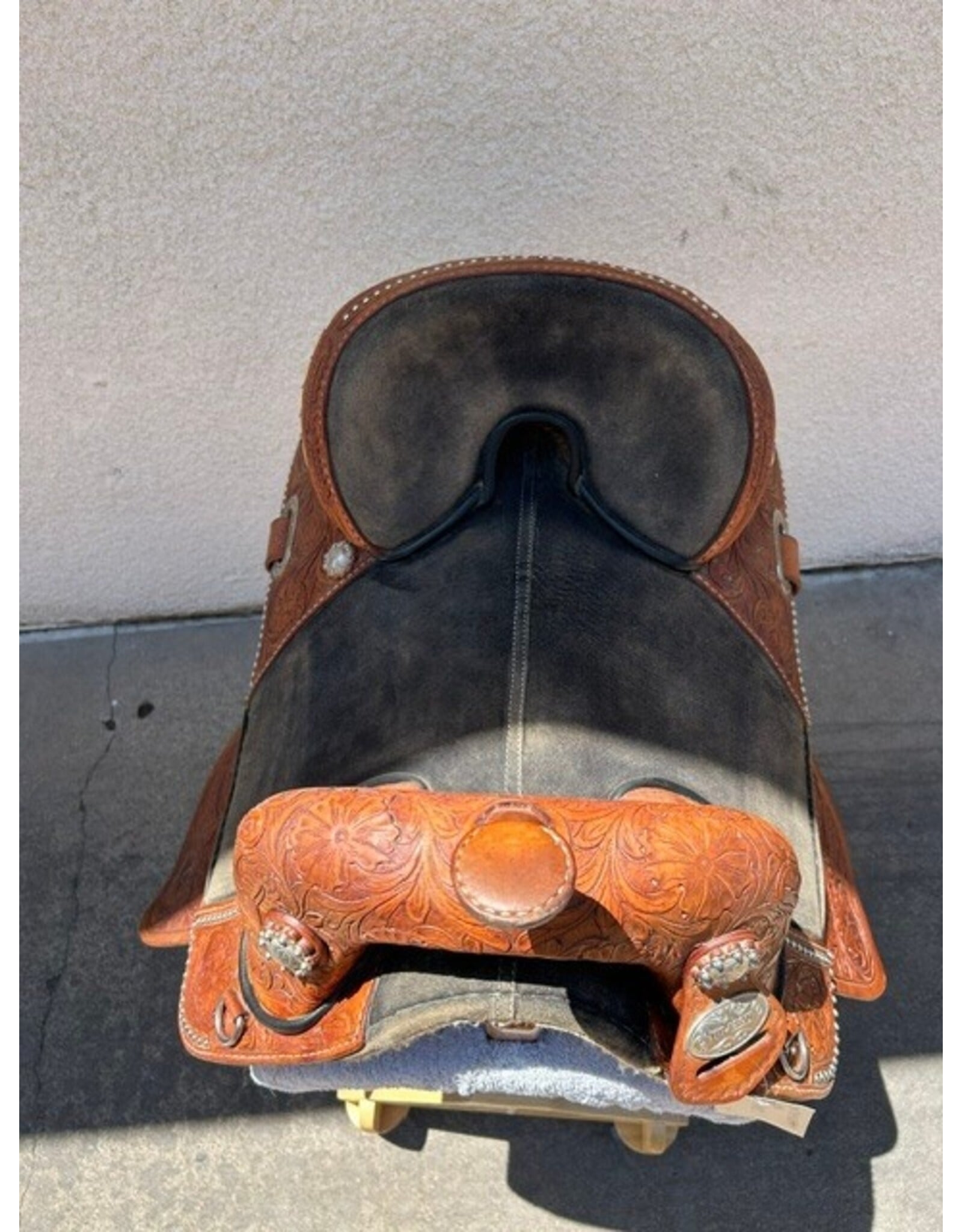 hilason treeless western saddle