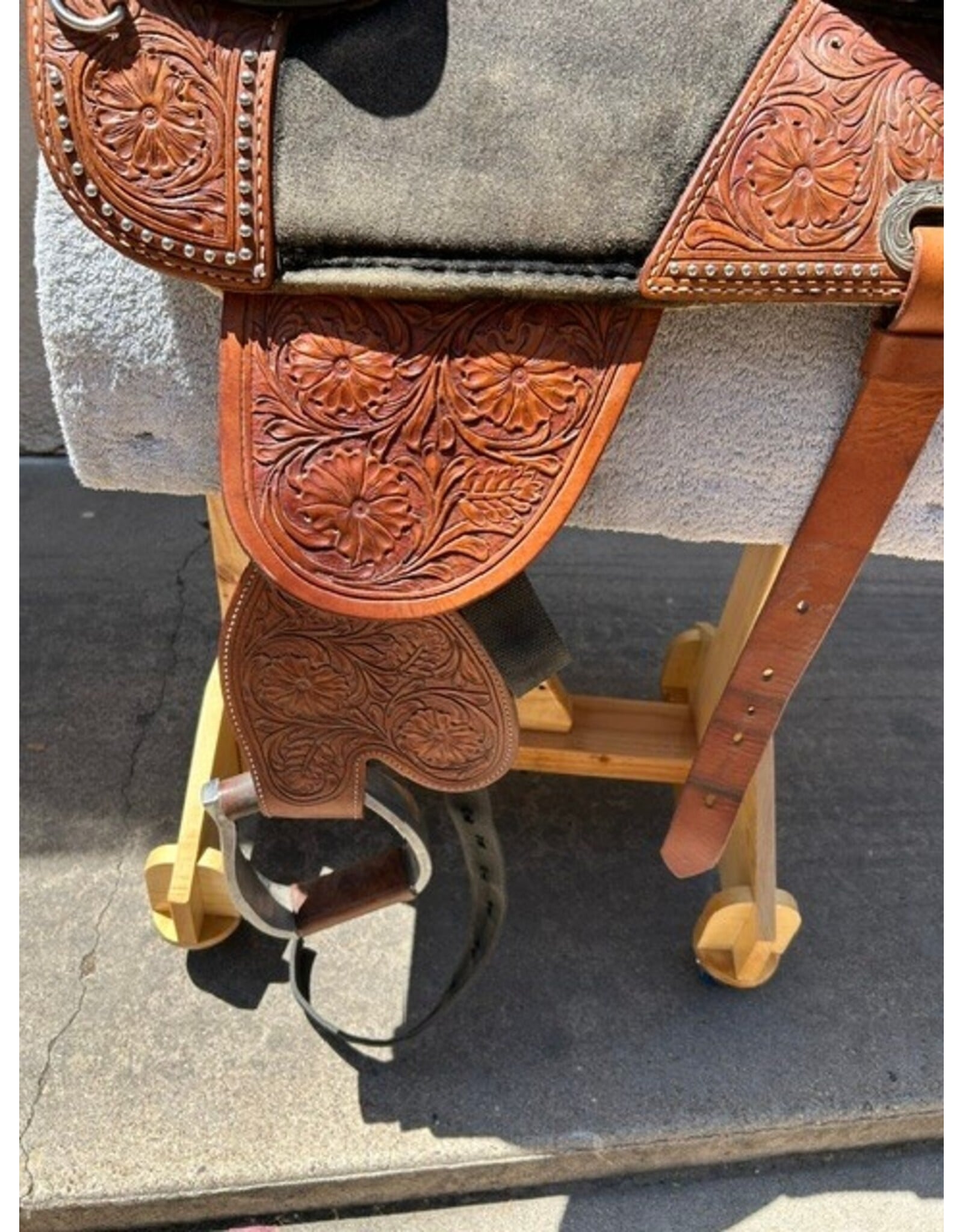 hilason treeless western saddle