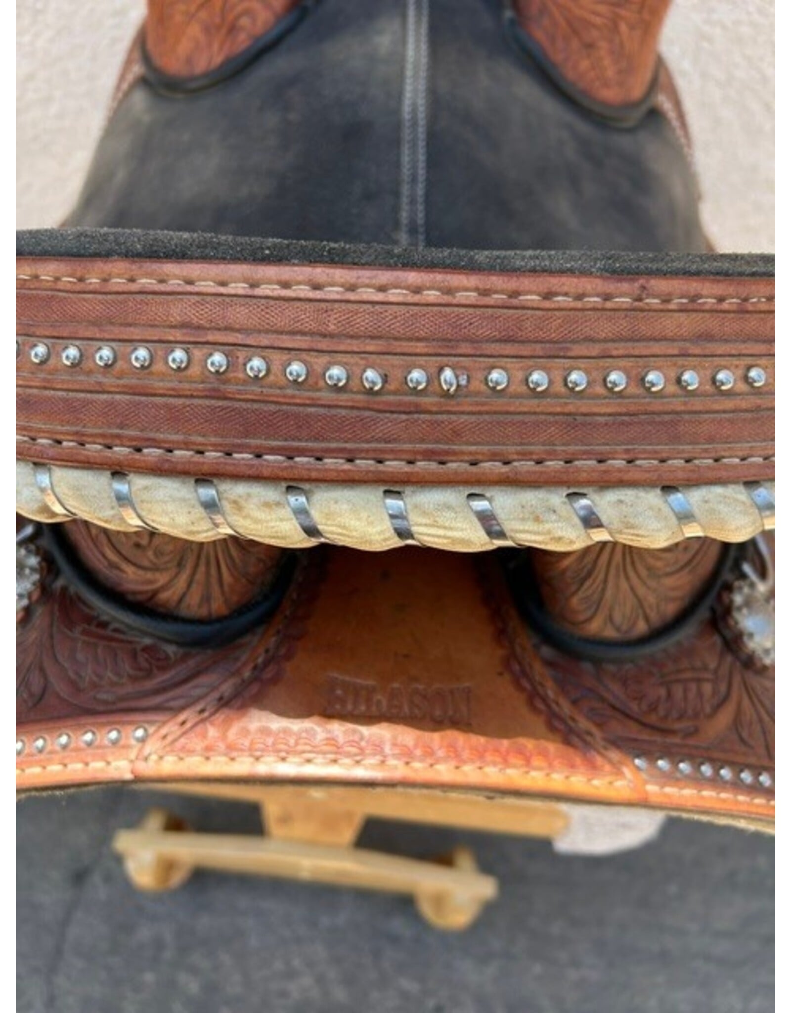 hilason treeless western saddle