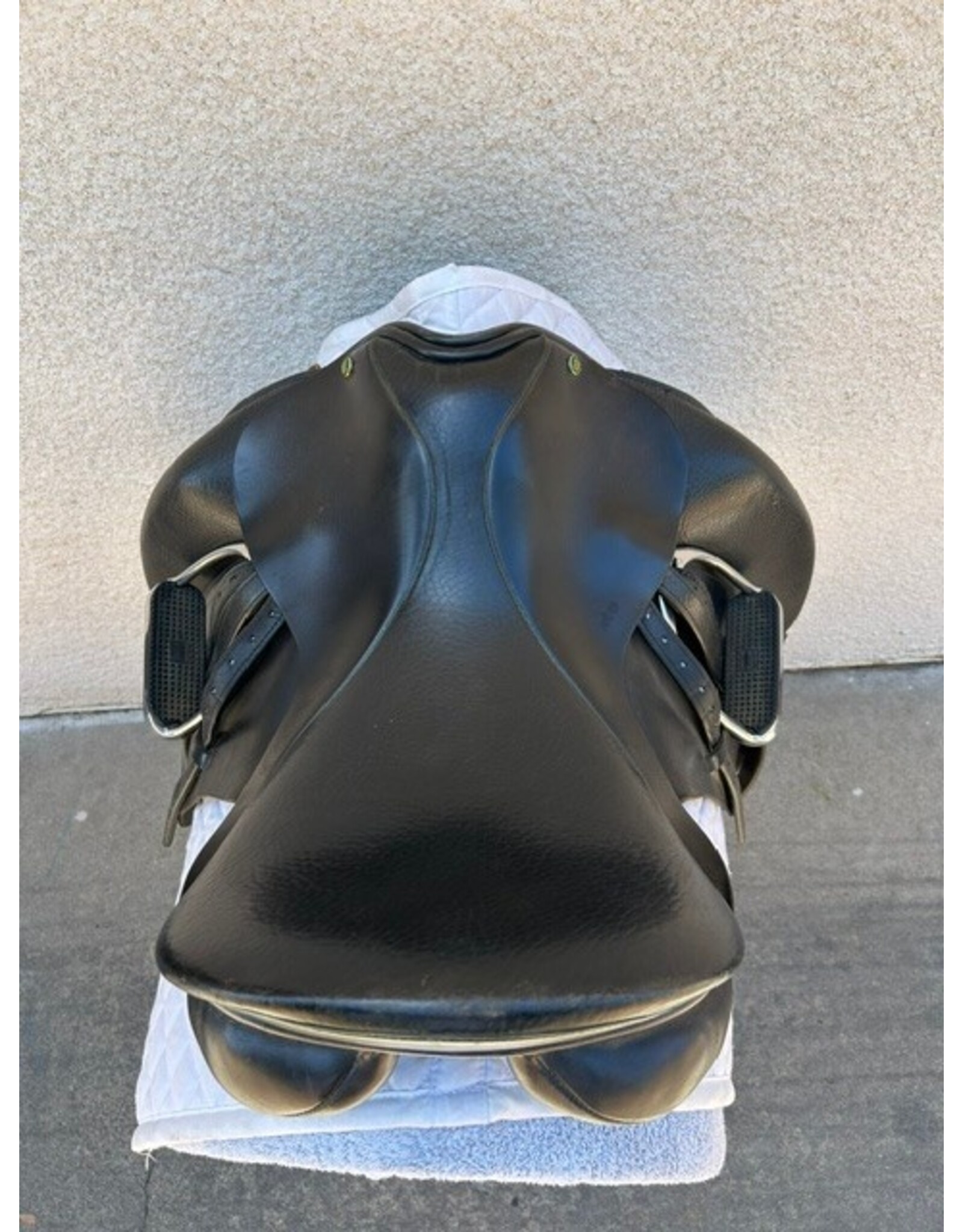 Windsor Dressage Saddle 18" Seat, Number 4 Fit Tree