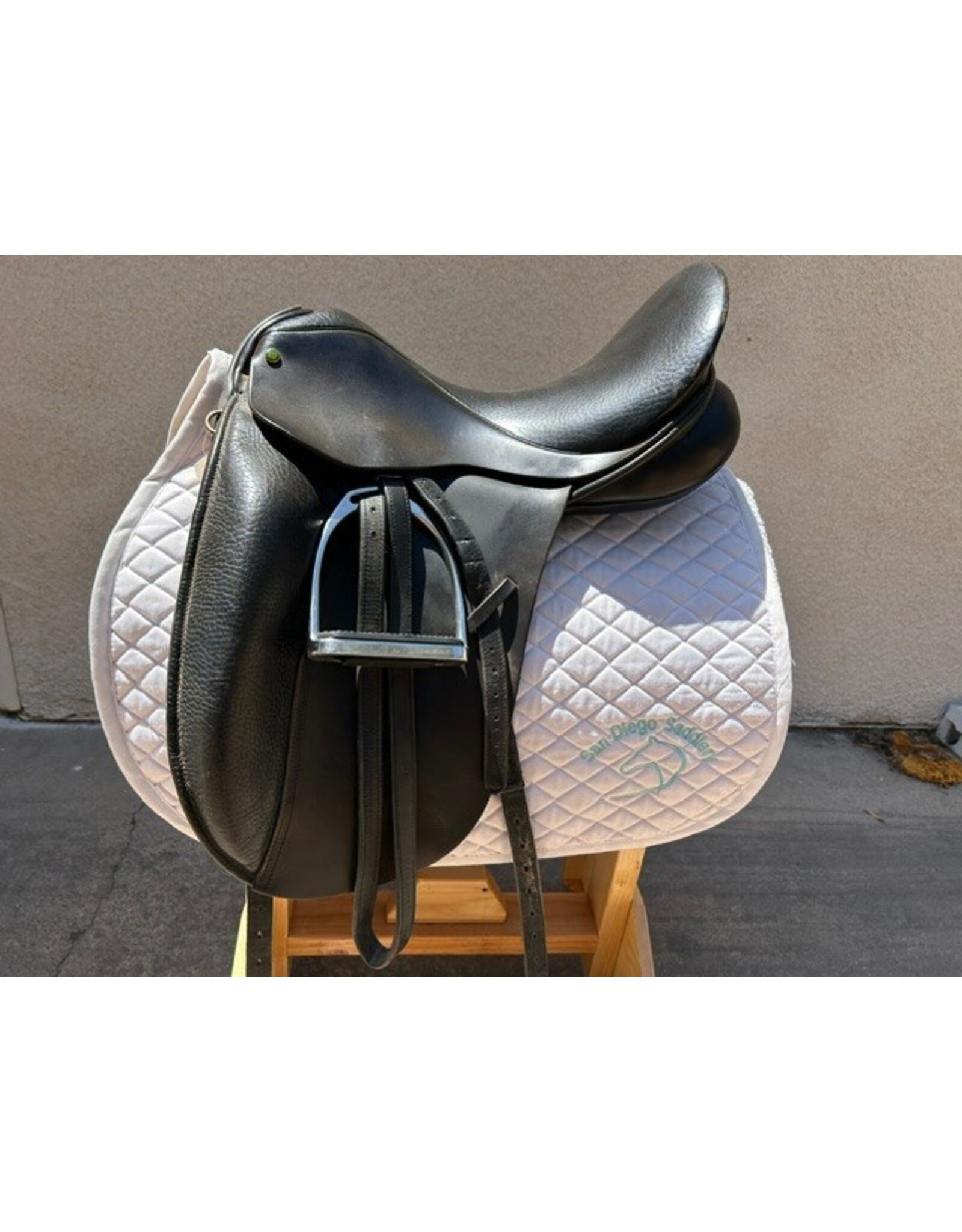 Windsor Dressage Saddle 18" Seat, Number 4 Fit Tree
