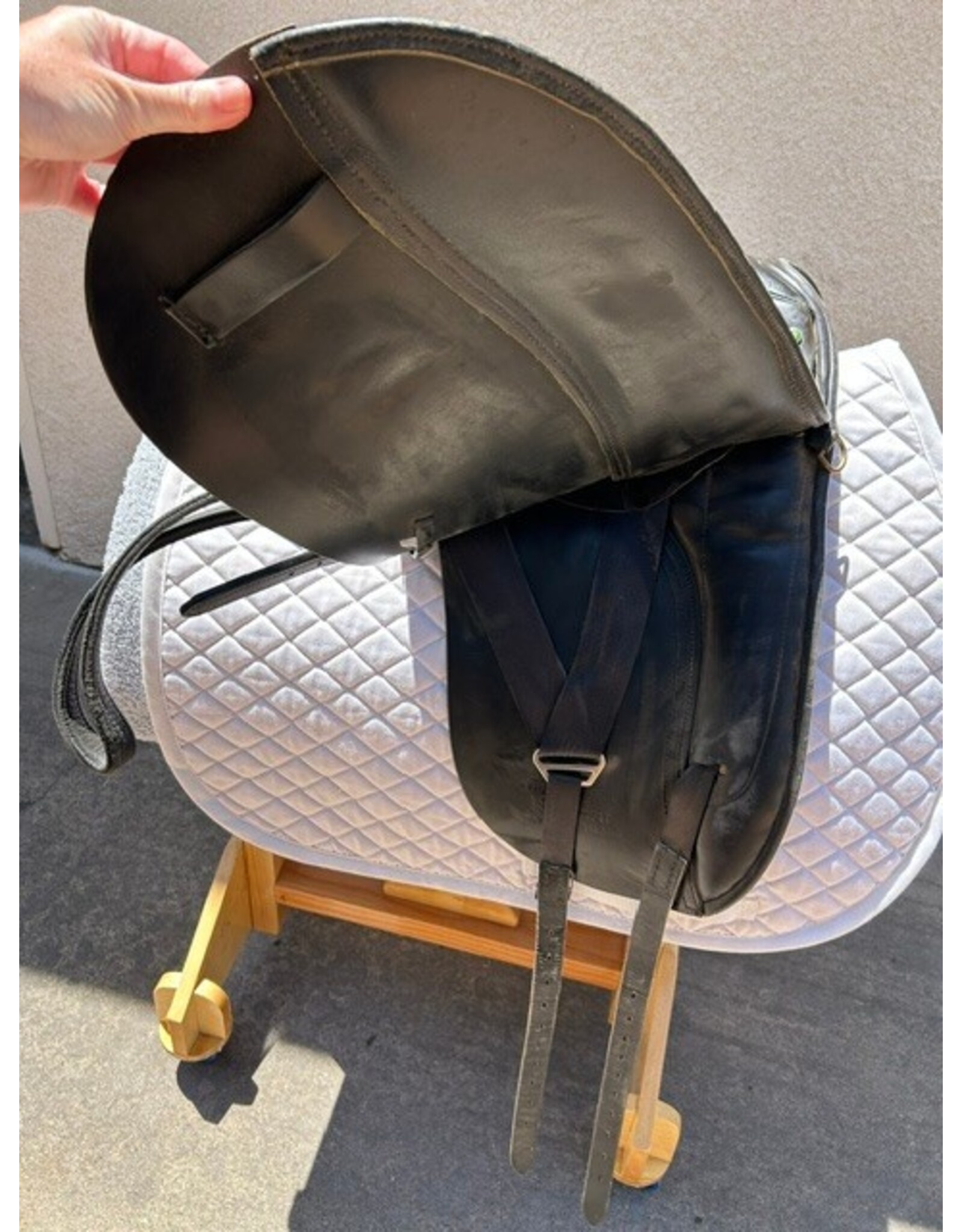 Windsor Dressage Saddle 18" Seat, Number 4 Fit Tree