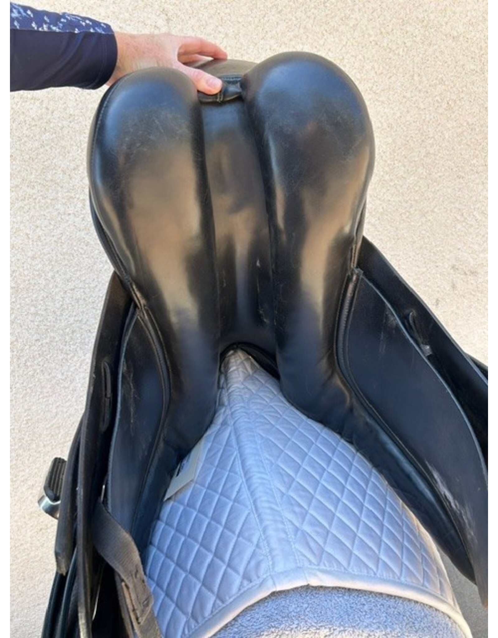 Windsor Dressage Saddle 18" Seat, Number 4 Fit Tree