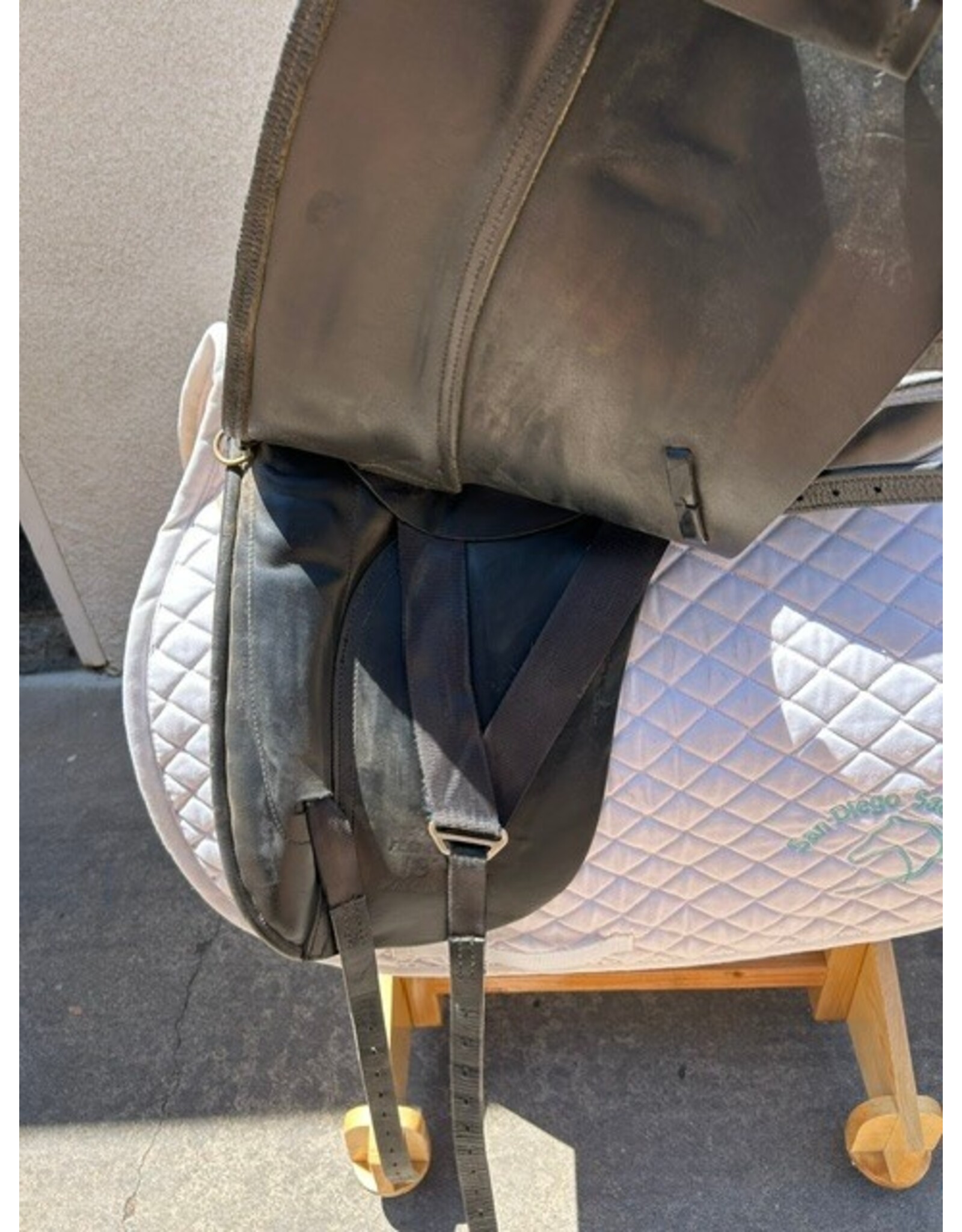 Windsor Dressage Saddle 18" Seat, Number 4 Fit Tree