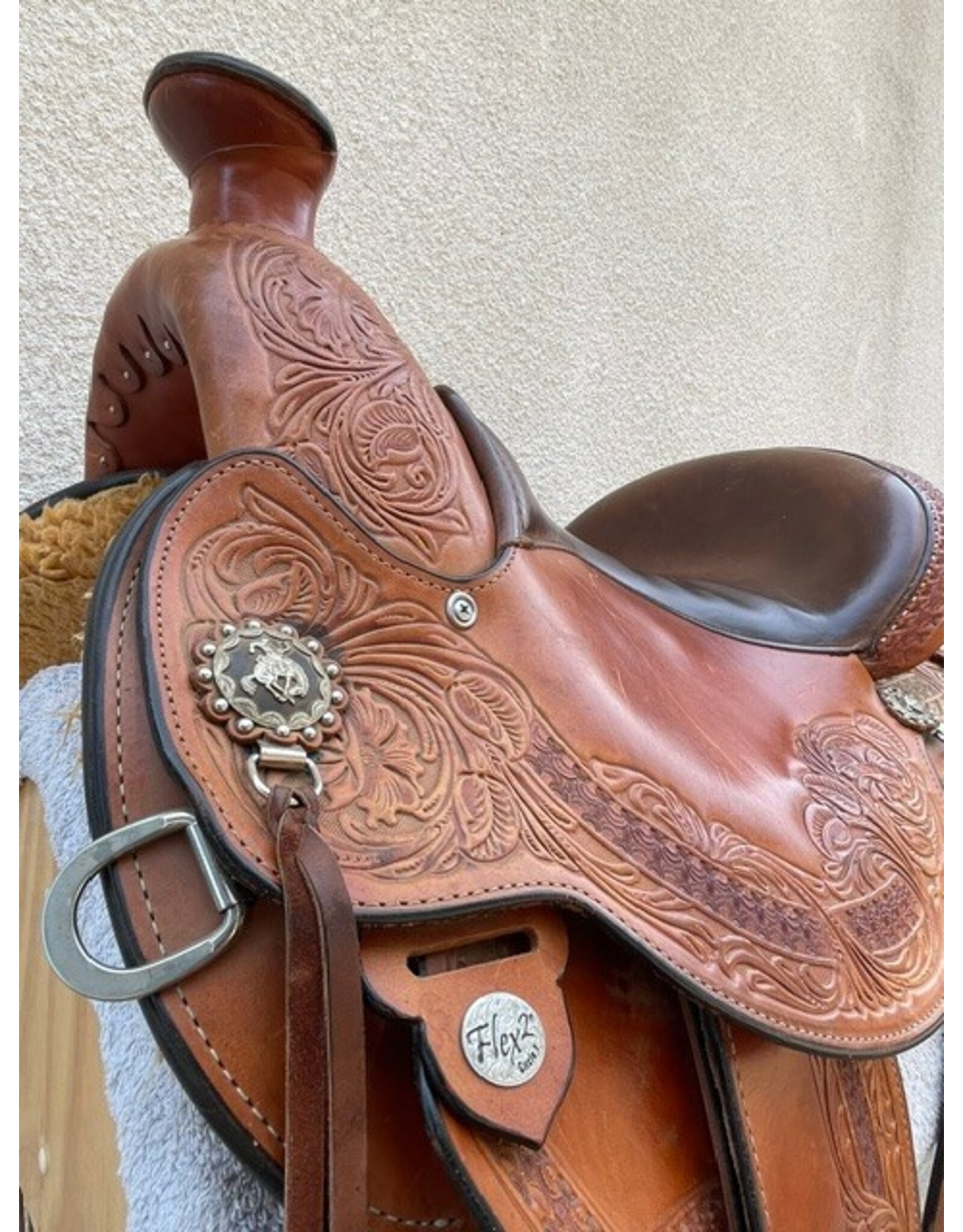 Circle Y Walnut Grove Trail Saddle 16" Seat, Flex 2 Tree w/ Wide Bars