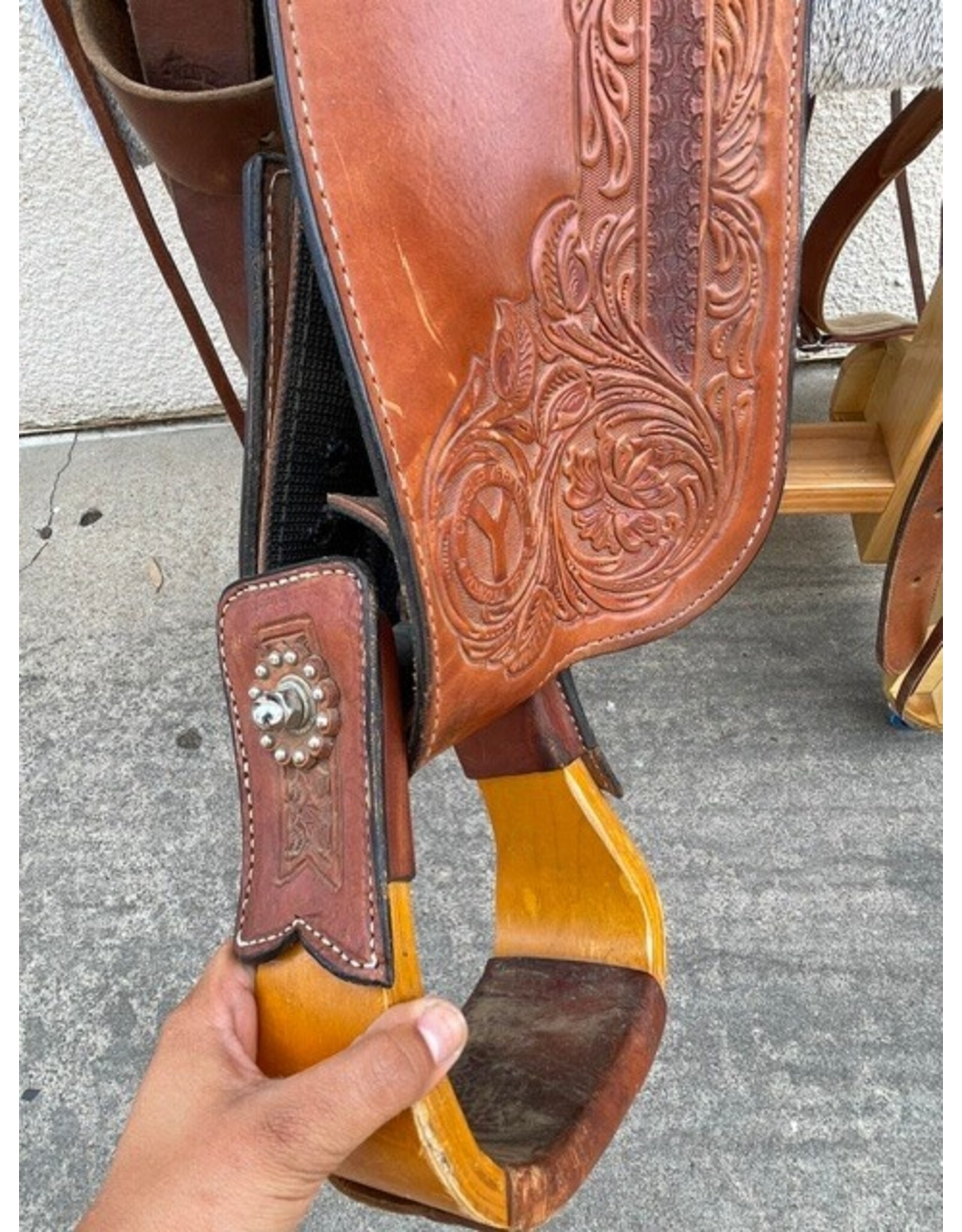 Circle Y Walnut Grove Trail Saddle 16" Seat, Flex 2 Tree w/ Wide Bars