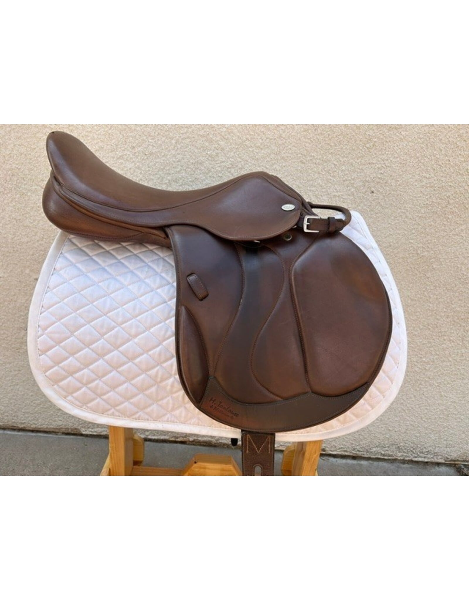 M Toulouse Close Contact Monoflap 17.5" Seat, Adjustable Tree