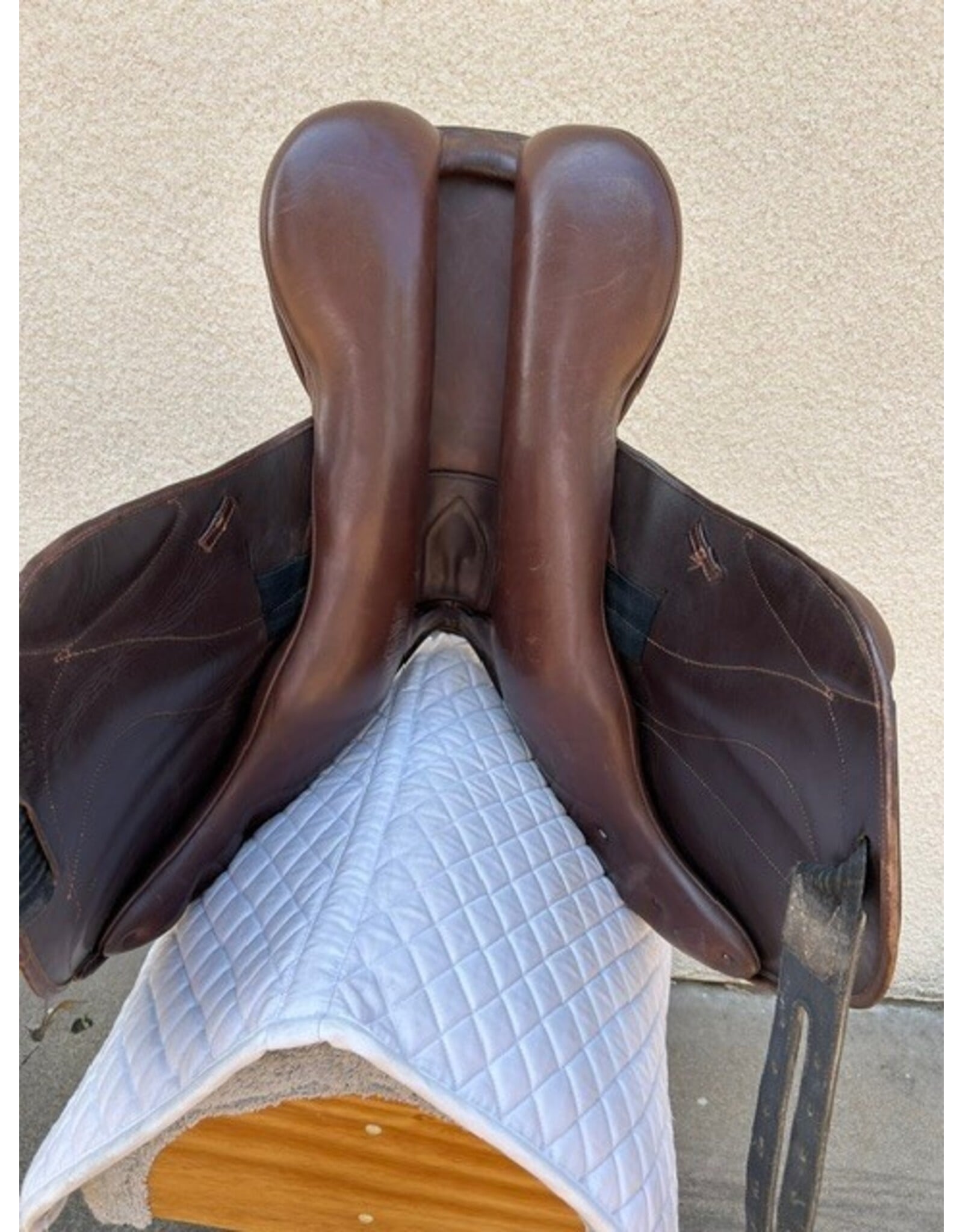 M Toulouse Close Contact Monoflap 17.5" Seat, Adjustable Tree
