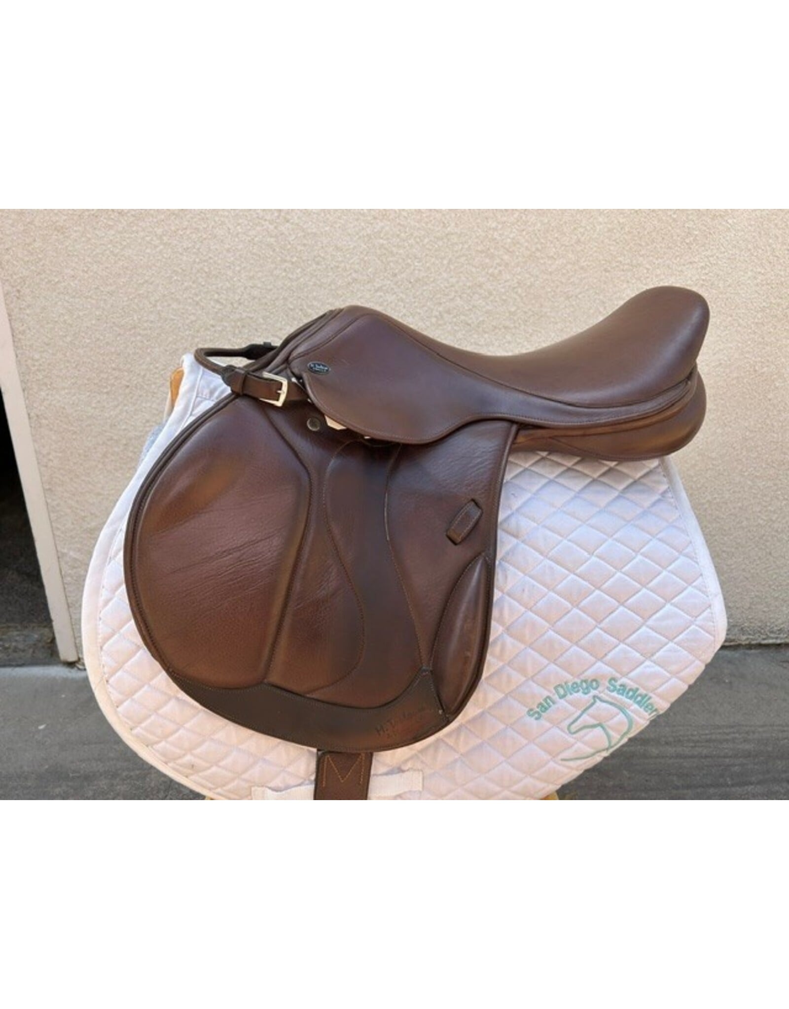 M Toulouse Close Contact Monoflap 17.5" Seat, Adjustable Tree