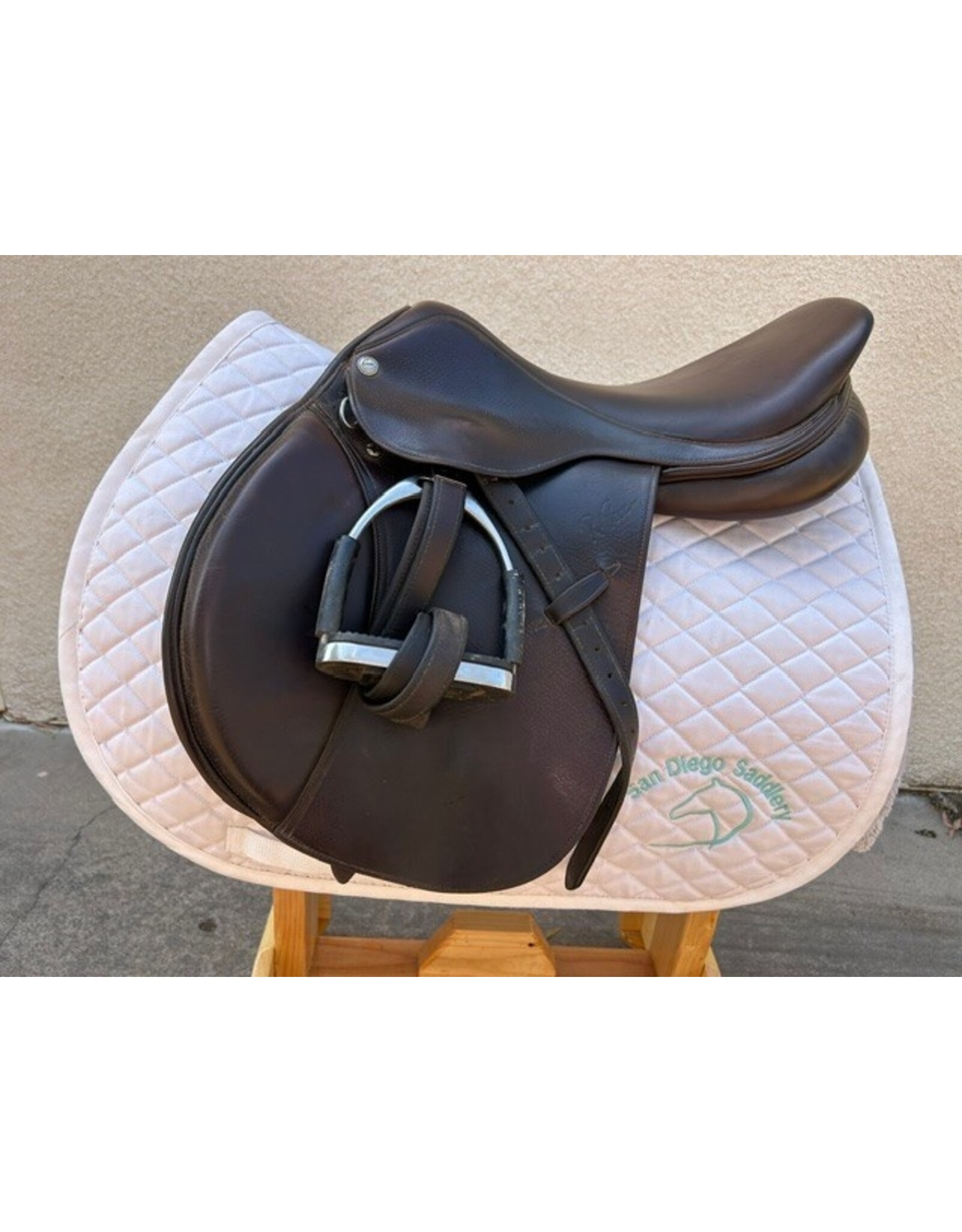 Rodrigo Pessoa 16.5" Seat Adjustable Gullet (green/wide installed)