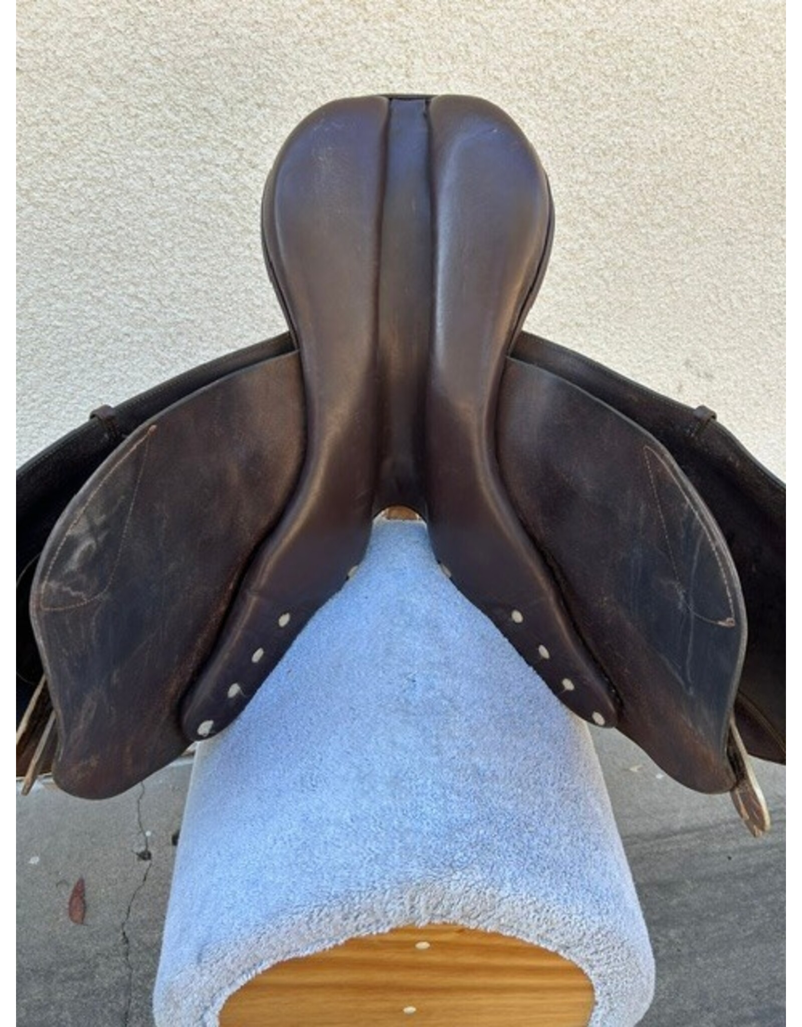 Barnsby Close Contact Jump Saddle 17" Medium Tree