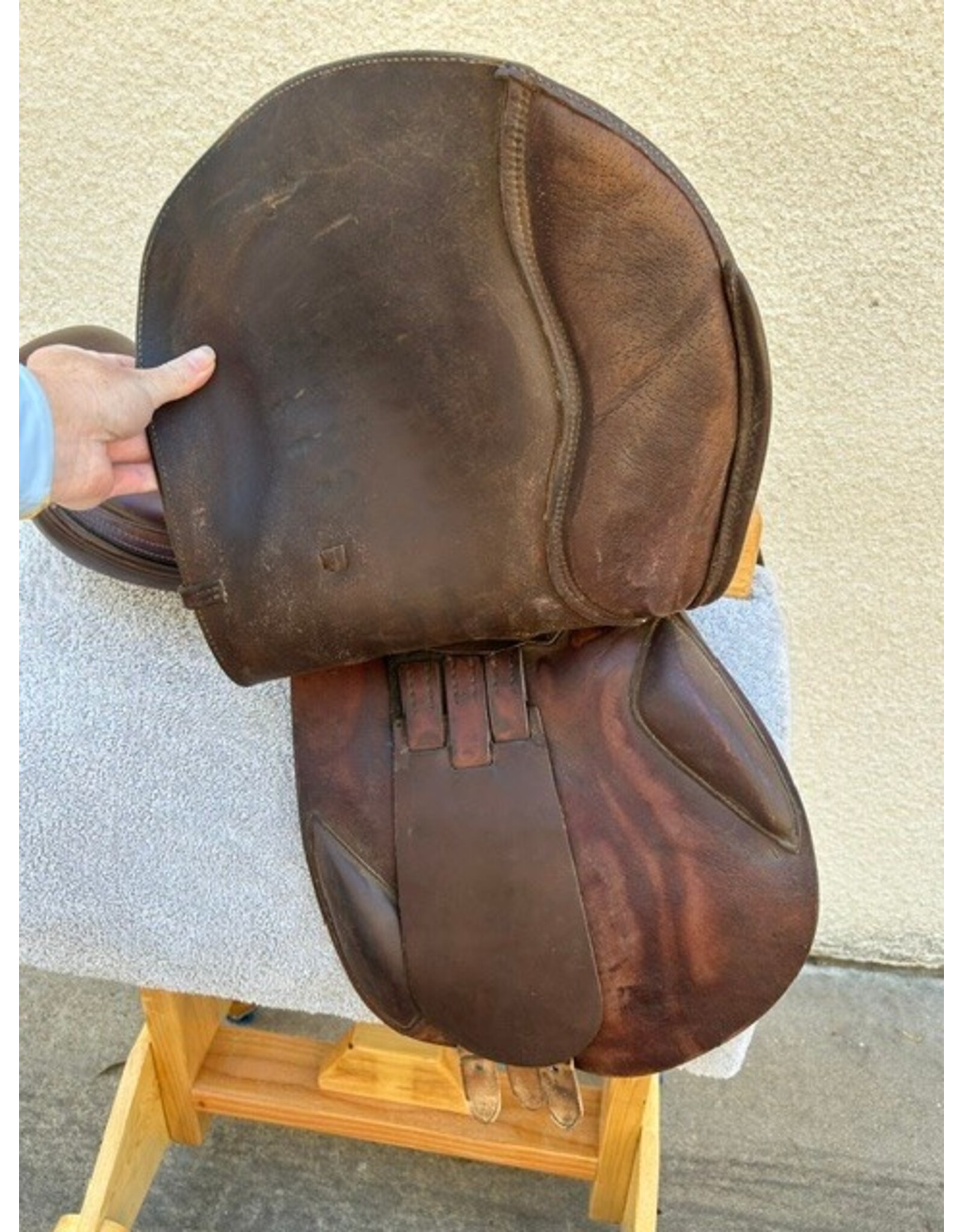 Barnsby Close Contact Jump Saddle 17" Medium Tree