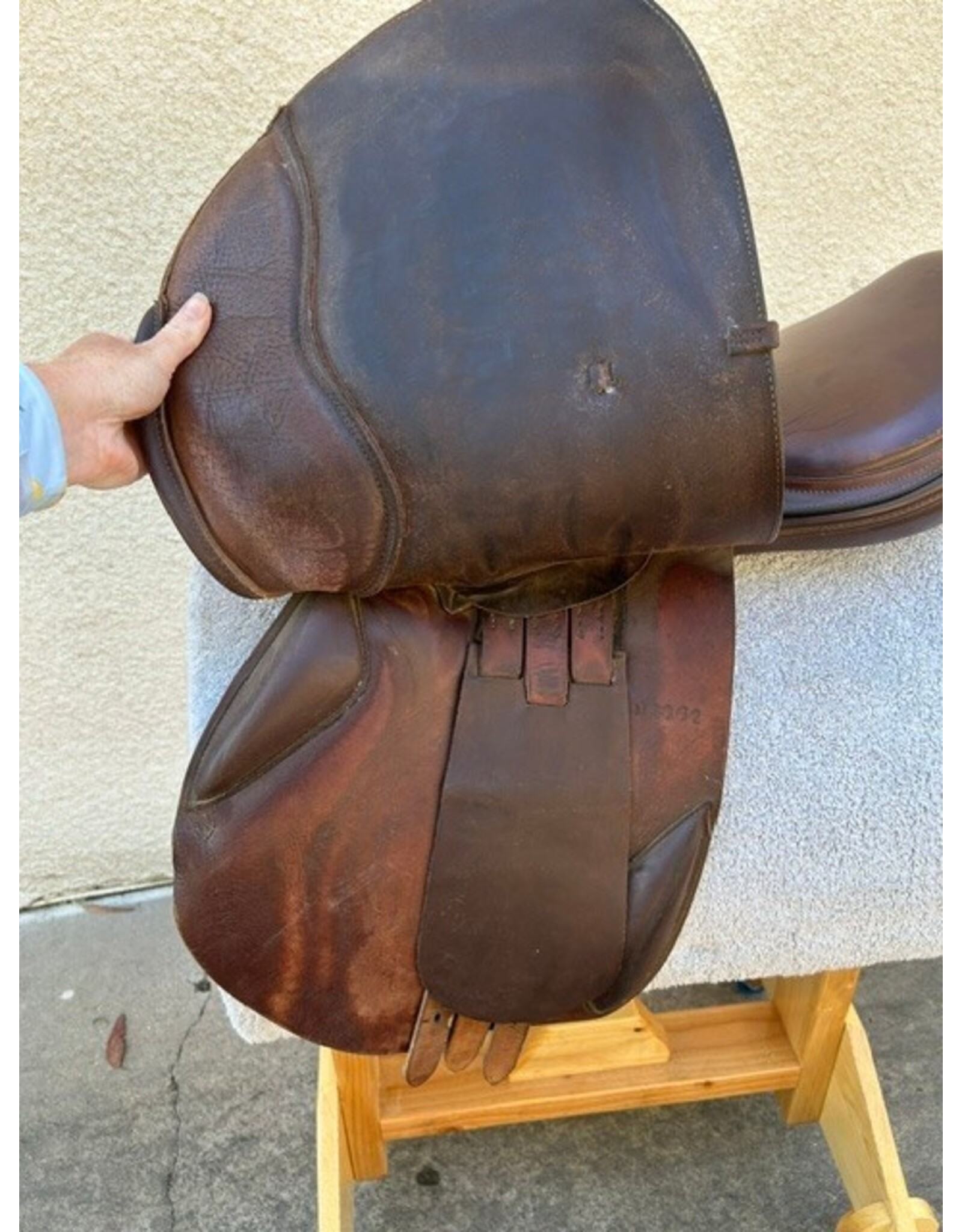 Barnsby Close Contact Jump Saddle 17" Medium Tree
