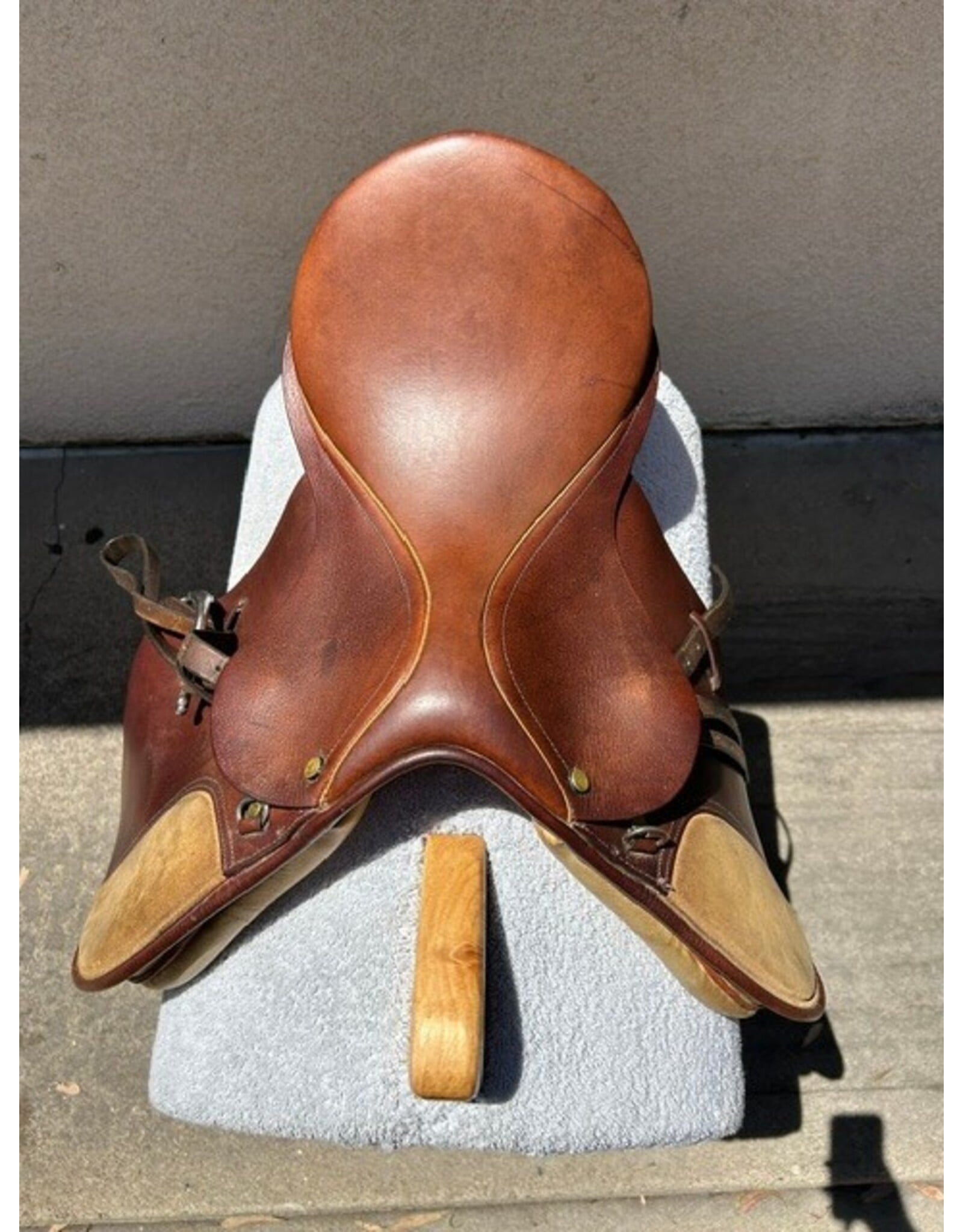 Collegiate Jump Saddle 16" Seat w/ Leathers and Irons