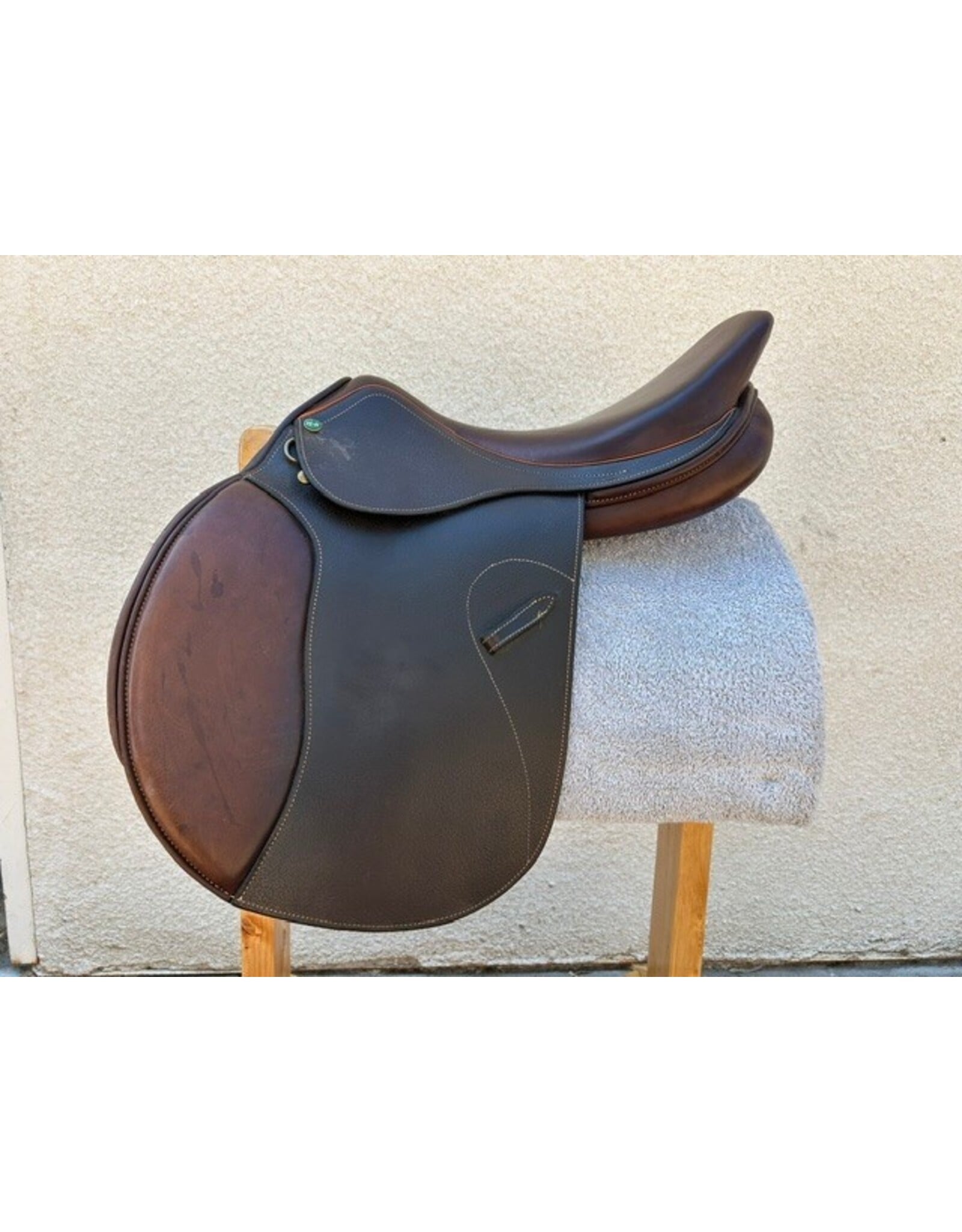 HDR Memor-X Close Contact Saddle 18" Seat, XW Tree