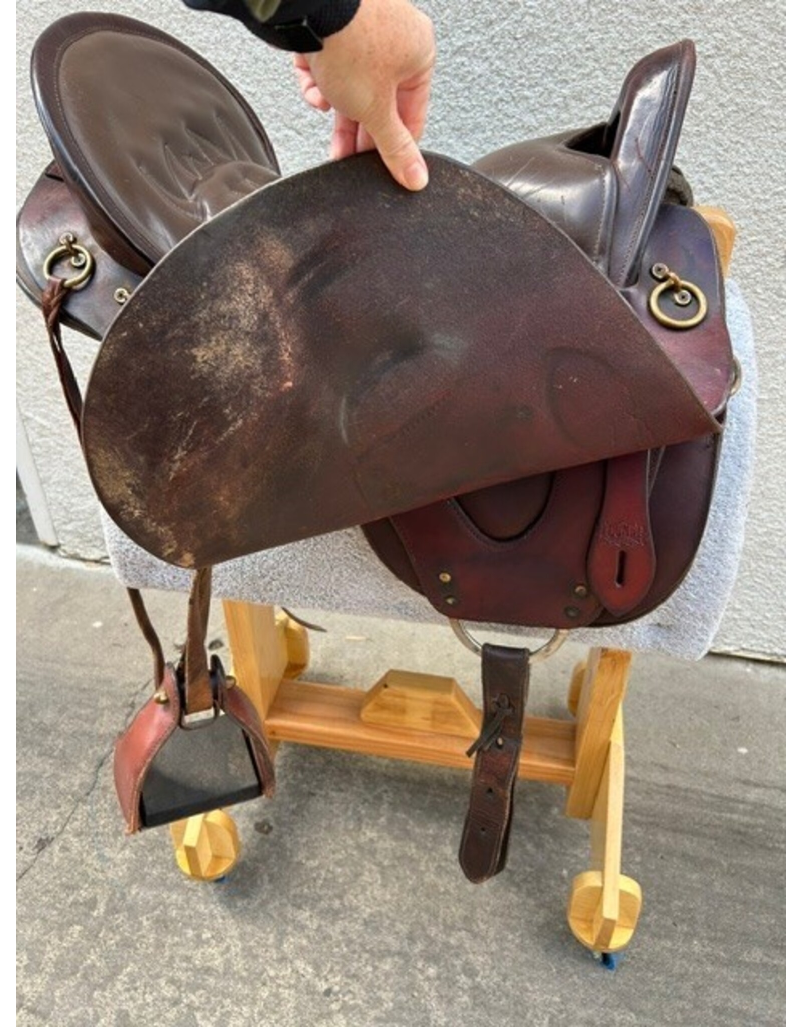 Tucker Plantation Endurance Saddle 17.5" Seat, Medium Tree