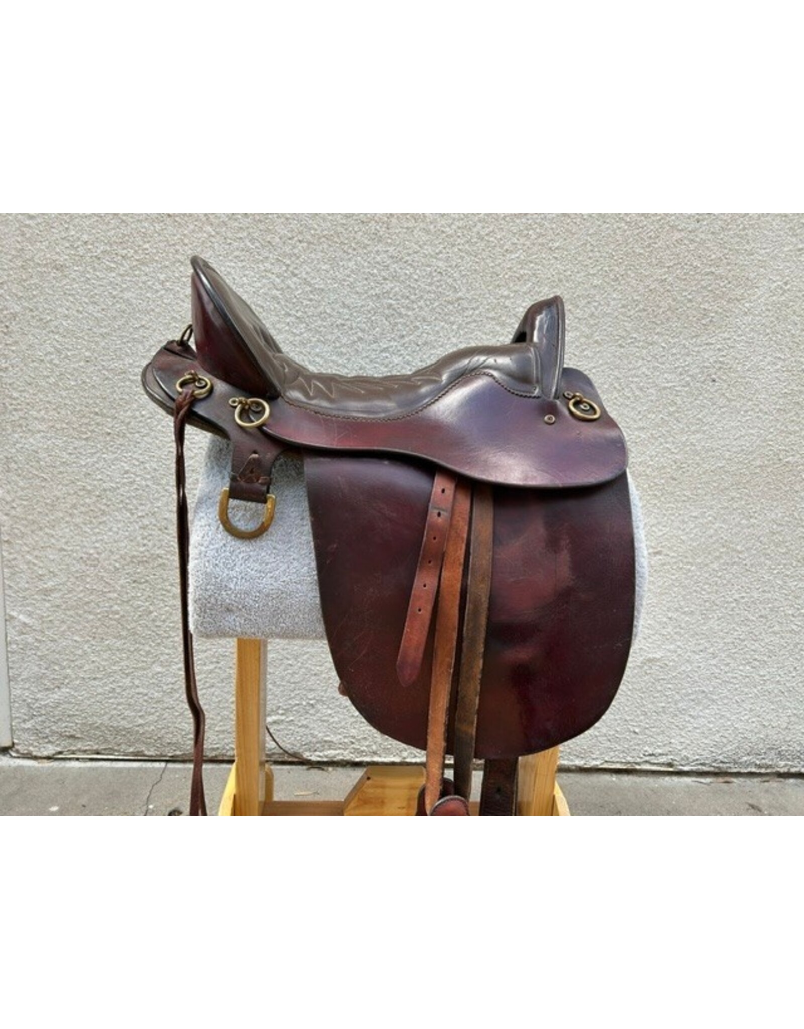 Tucker Plantation Endurance Saddle 17.5" Seat, Medium Tree
