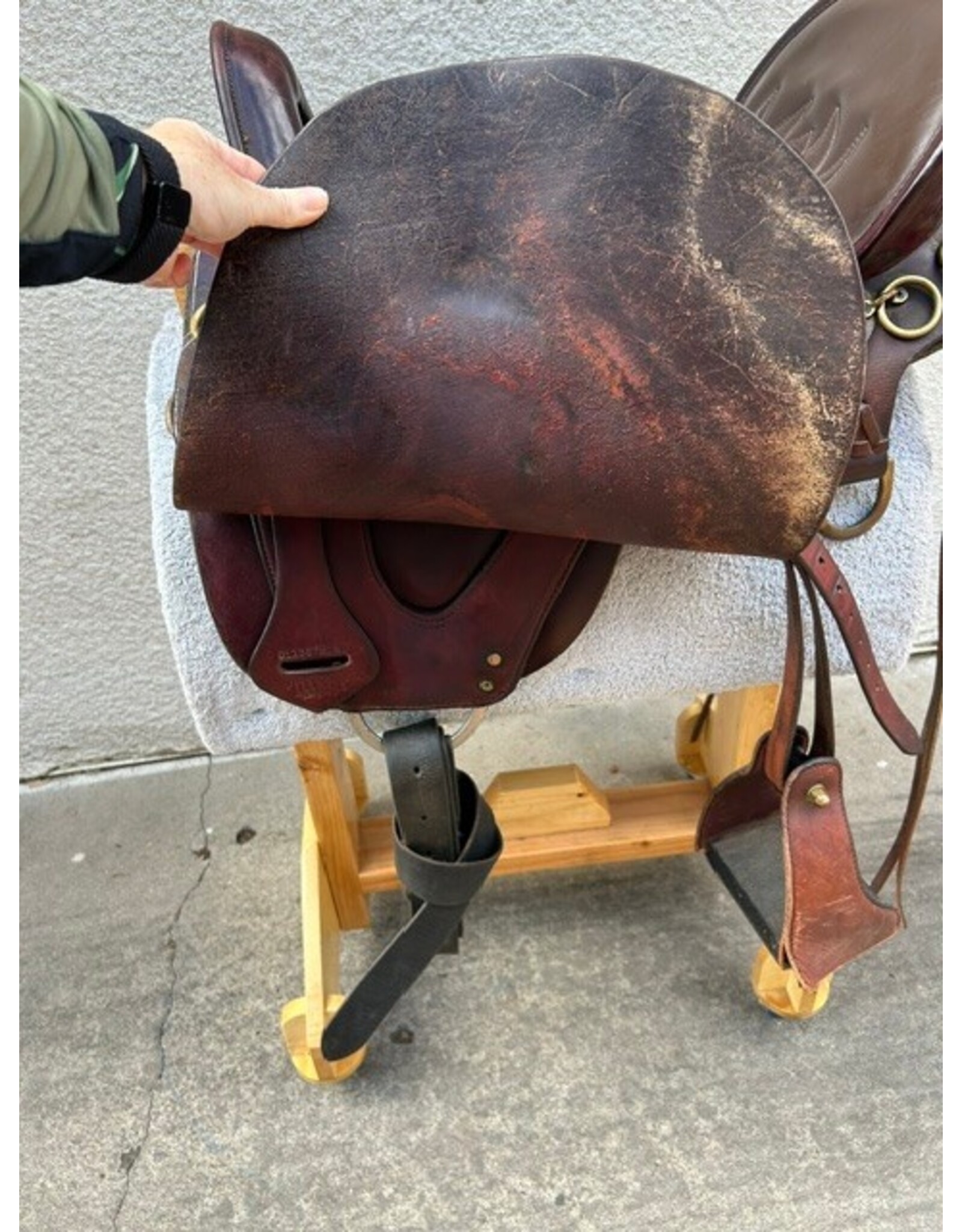 Tucker Plantation Endurance Saddle 17.5" Seat, Medium Tree