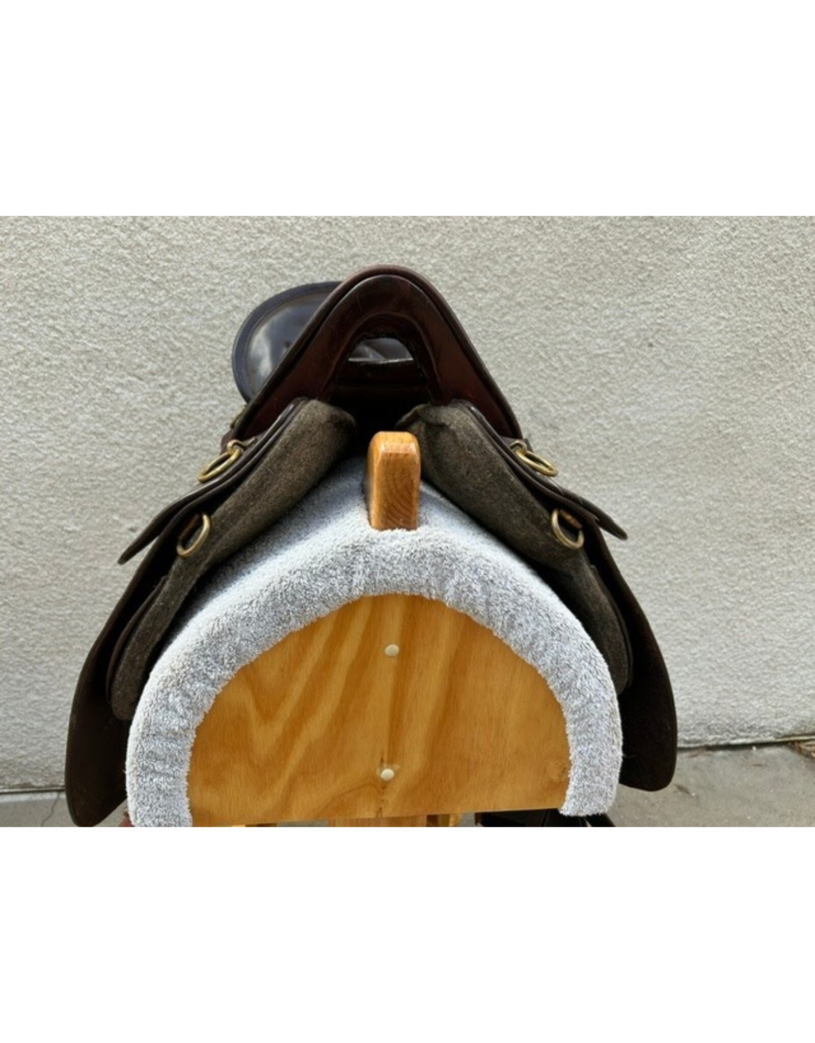 Tucker Plantation Endurance Saddle 17.5" Seat, Medium Tree