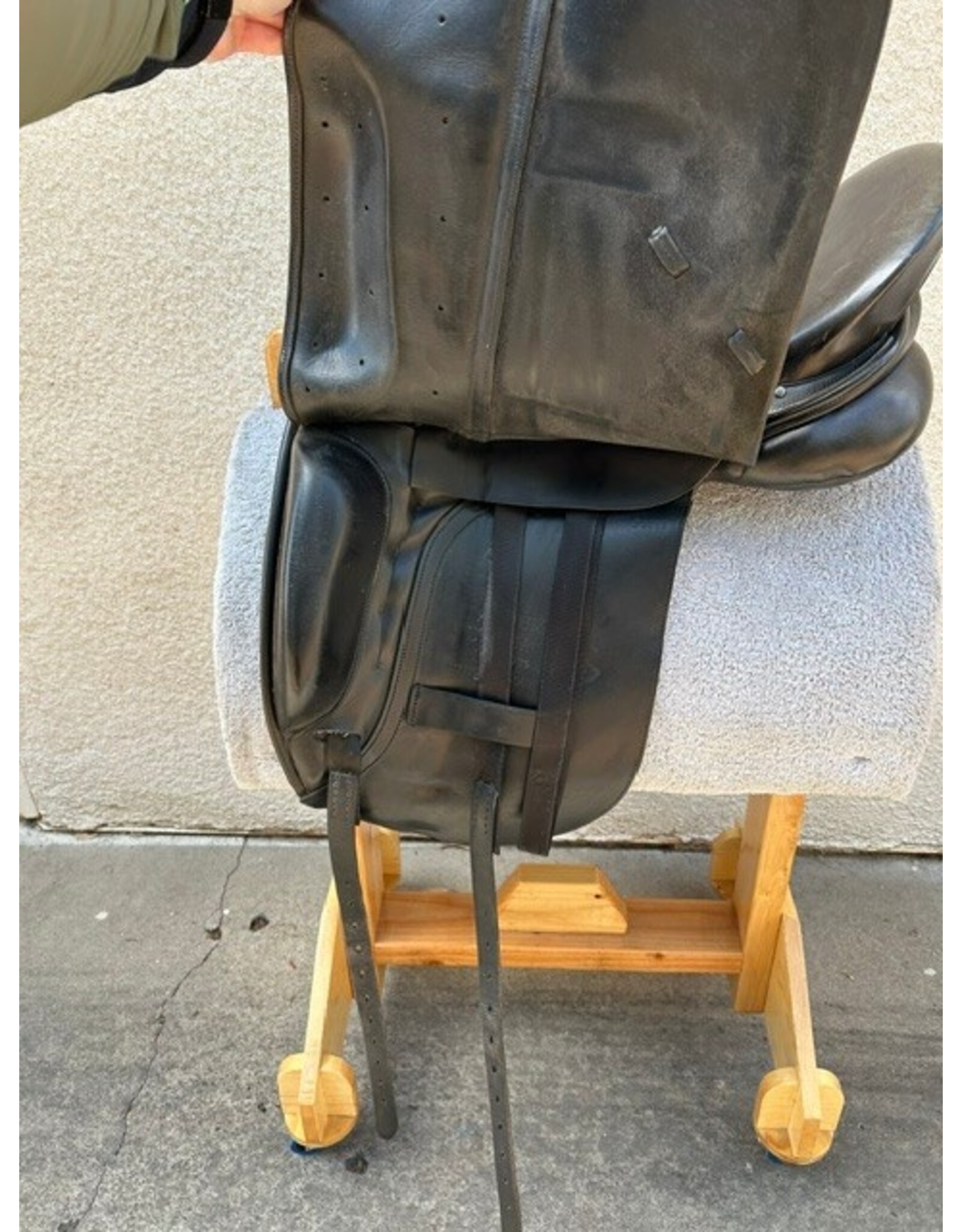 Albion Platinum Ultima 17.5" Seat, Medium Wide Tree