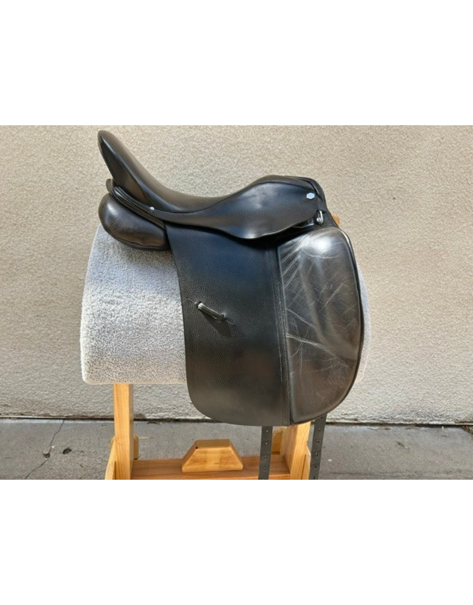 Albion Platinum Ultima 17.5" Seat, Medium Wide Tree