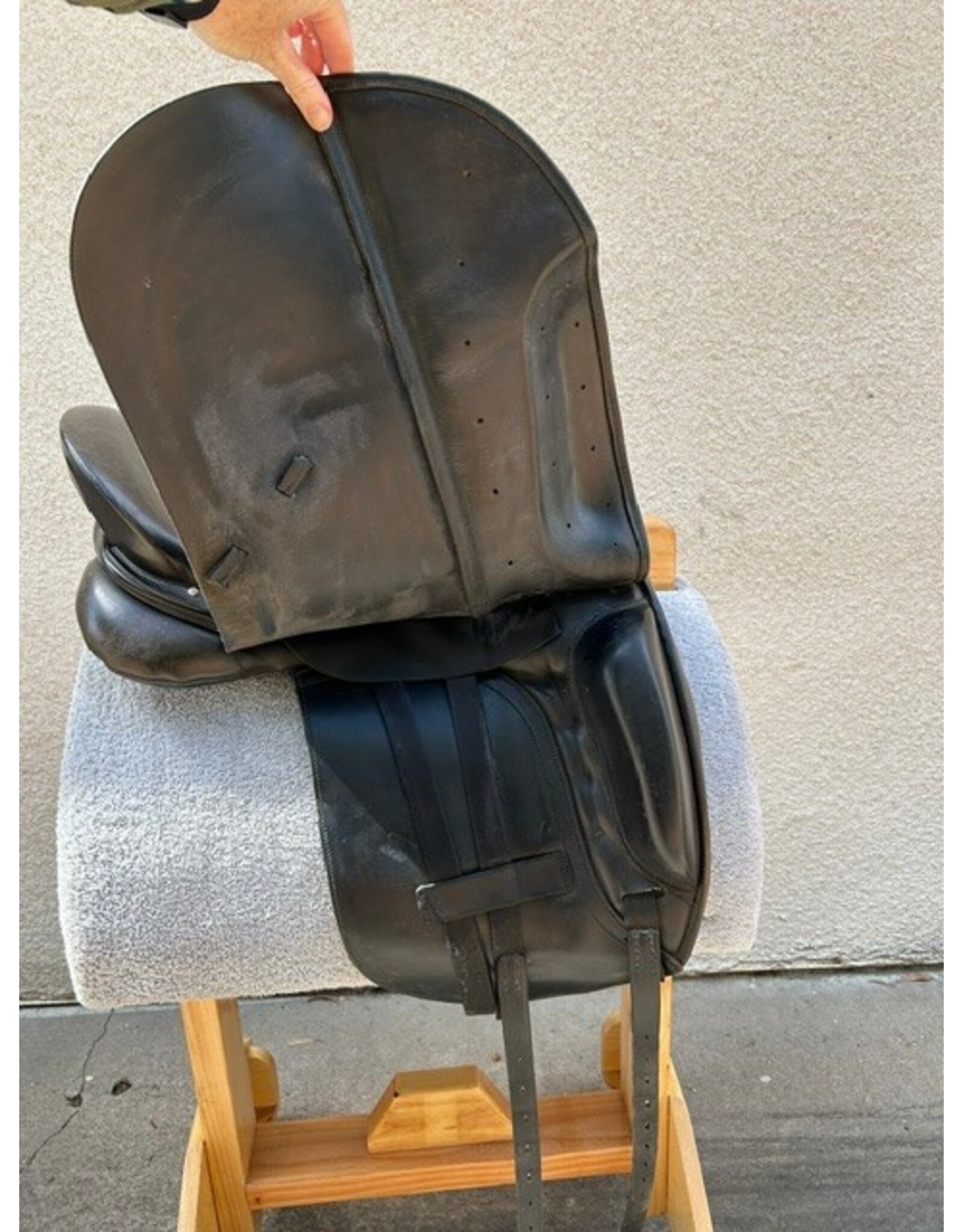 Albion Platinum Ultima 17.5" Seat, Medium Wide Tree
