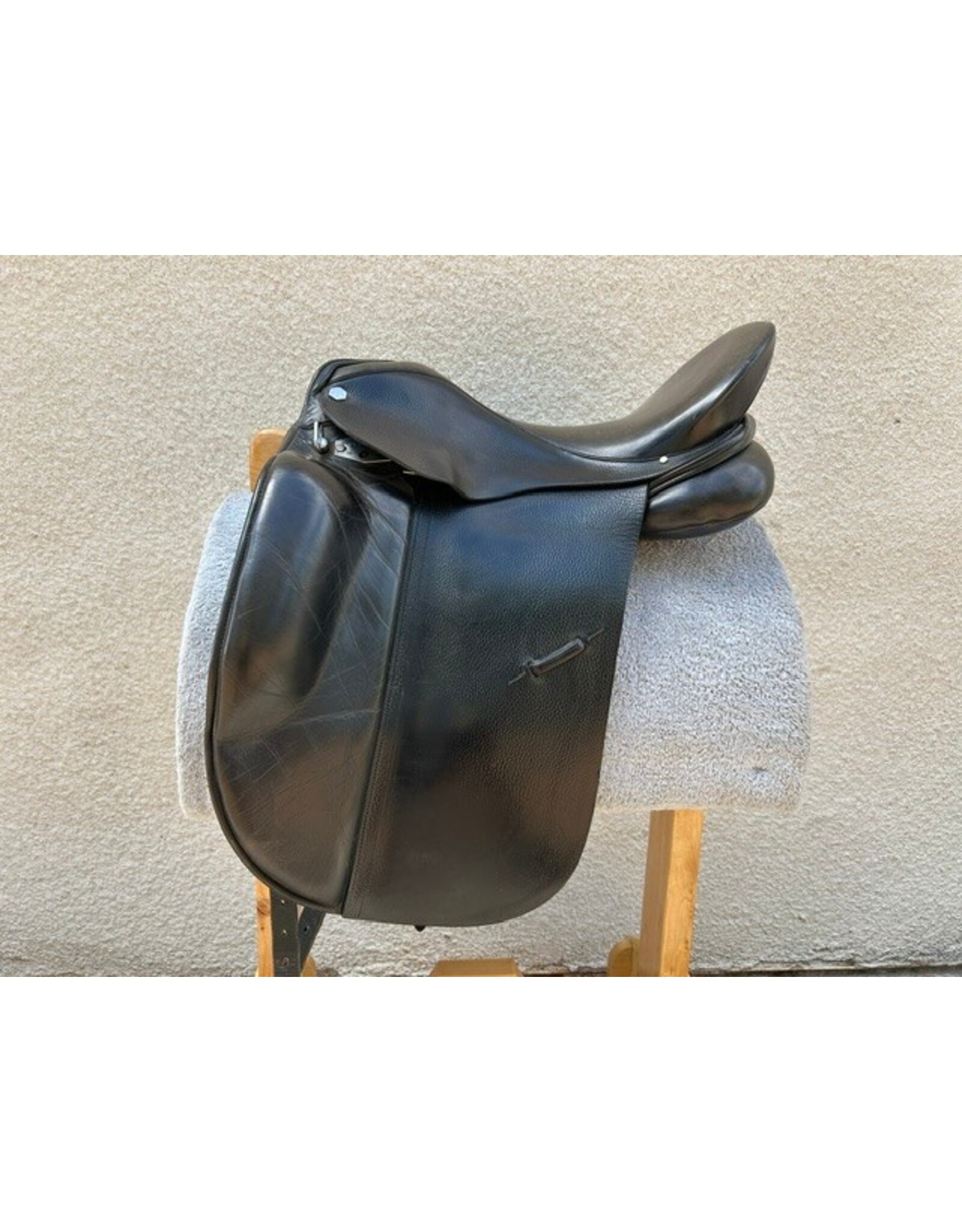 Albion Platinum Ultima 17.5" Seat, Medium Wide Tree
