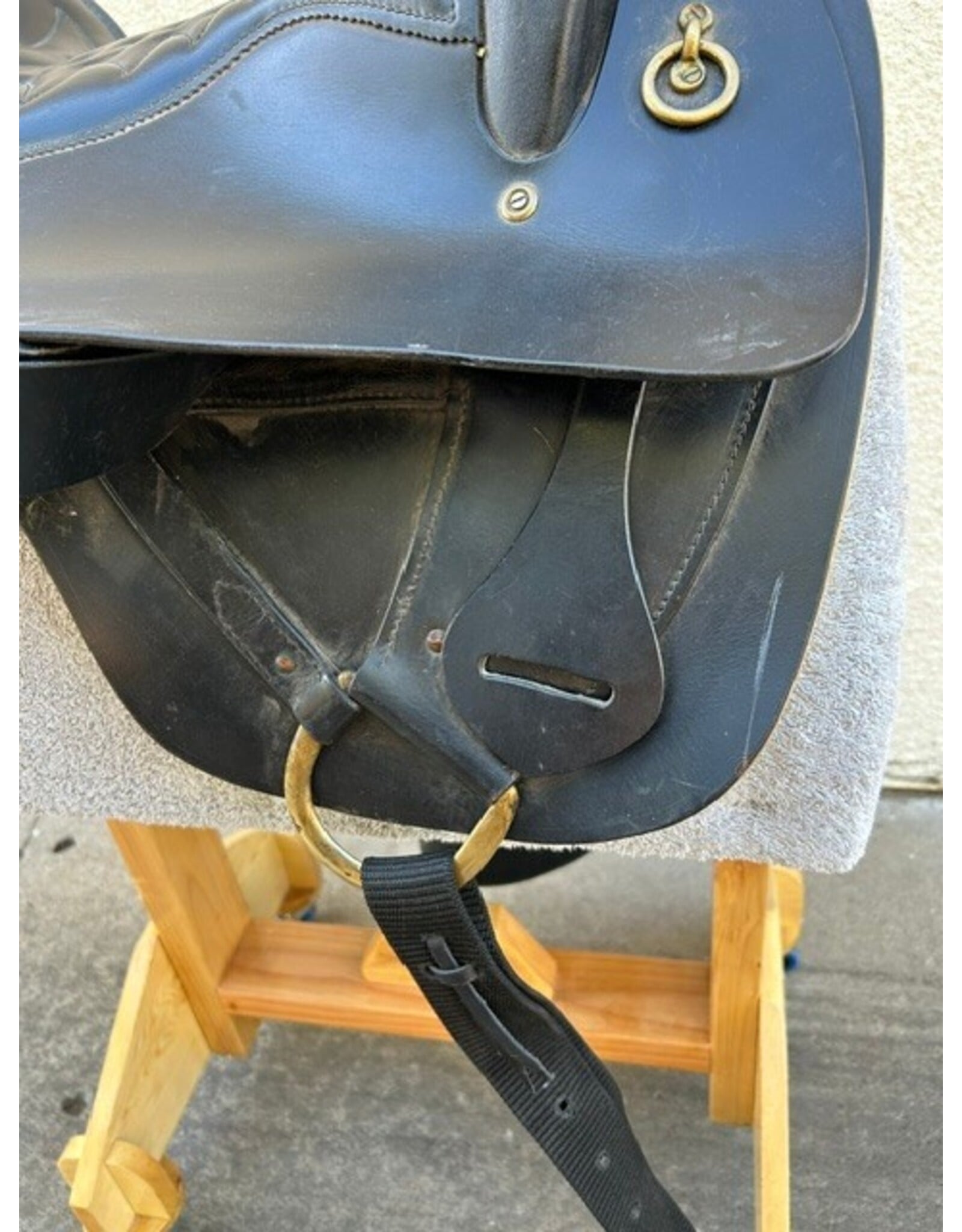 Tucker Style Endurance Saddle  16.5" Seat, Gaited FQ with Cross Fire Rigging