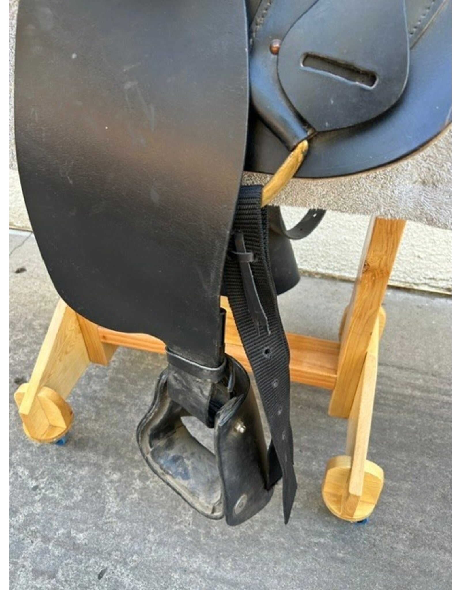 Tucker Style Endurance Saddle  16.5" Seat, Gaited FQ with Cross Fire Rigging