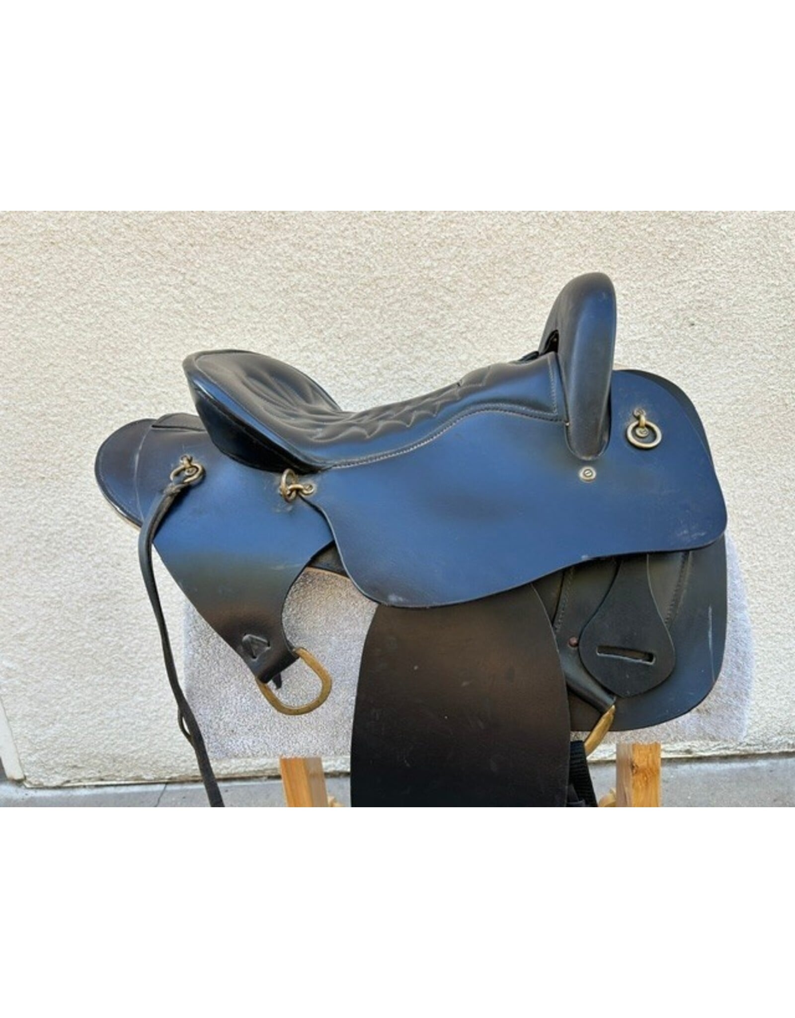Tucker Style Endurance Saddle  16.5" Seat, Gaited FQ with Cross Fire Rigging