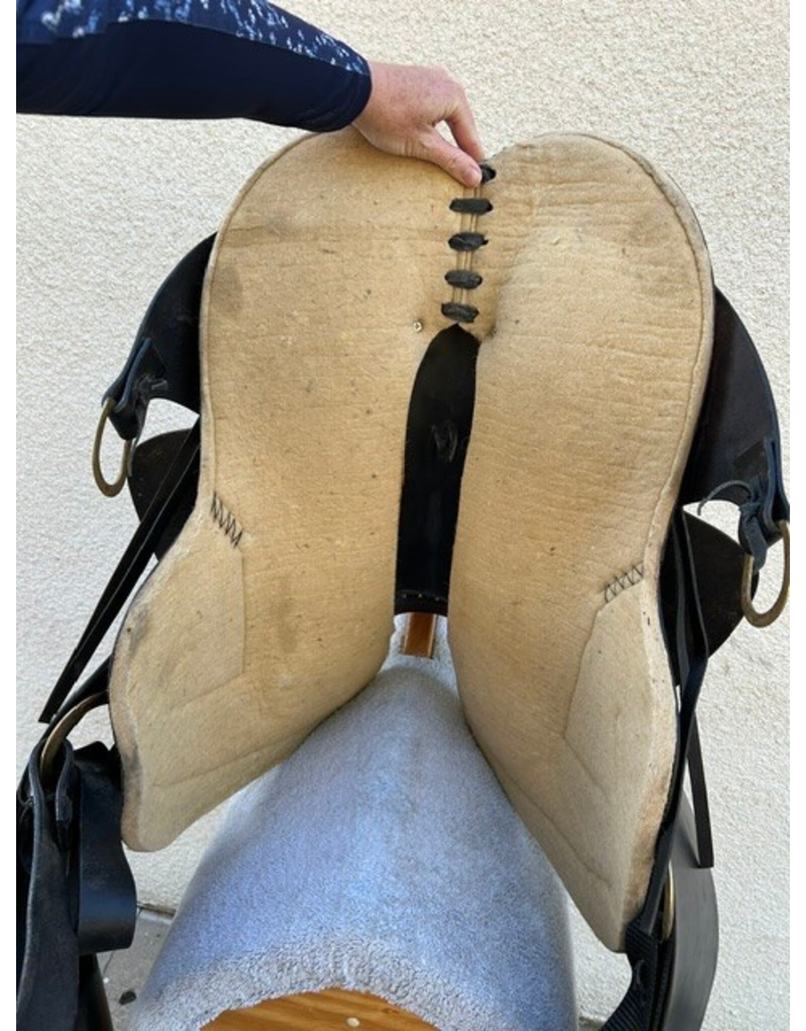 Tucker Style Endurance Saddle  16.5" Seat, Gaited FQ with Cross Fire Rigging