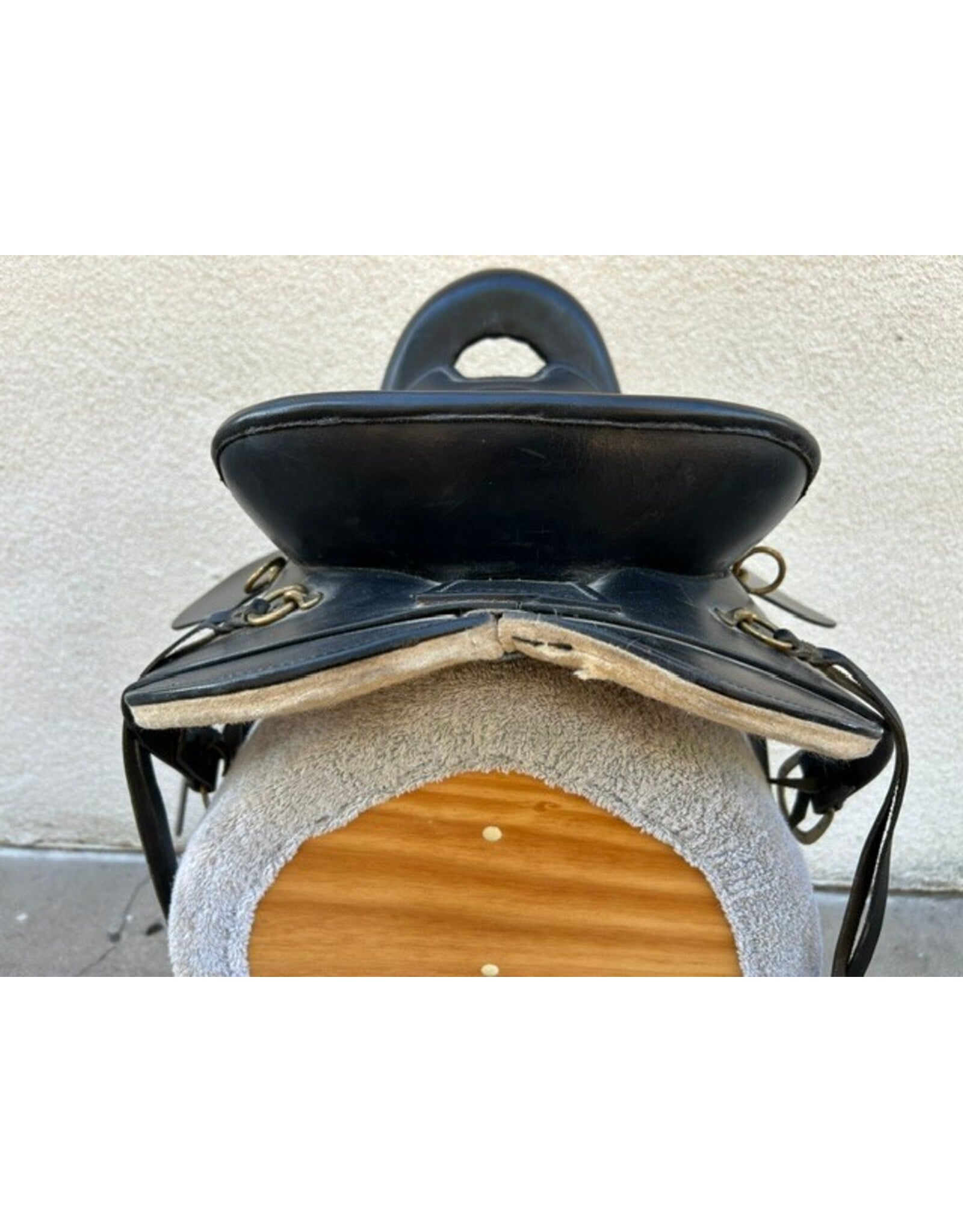 Tucker Style Endurance Saddle  16.5" Seat, Gaited FQ with Cross Fire Rigging