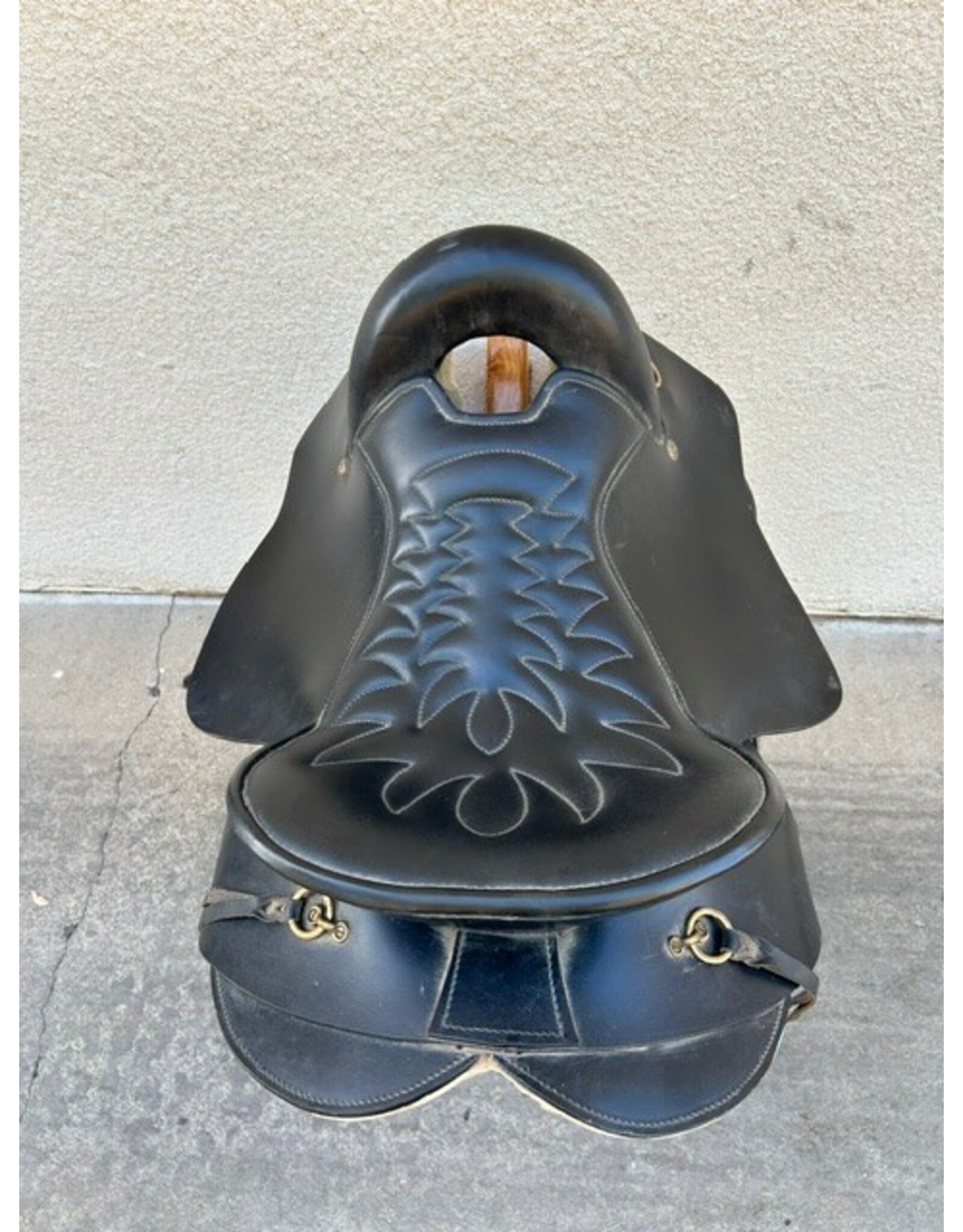 Tucker Style Endurance Saddle  16.5" Seat, Gaited FQ with Cross Fire Rigging