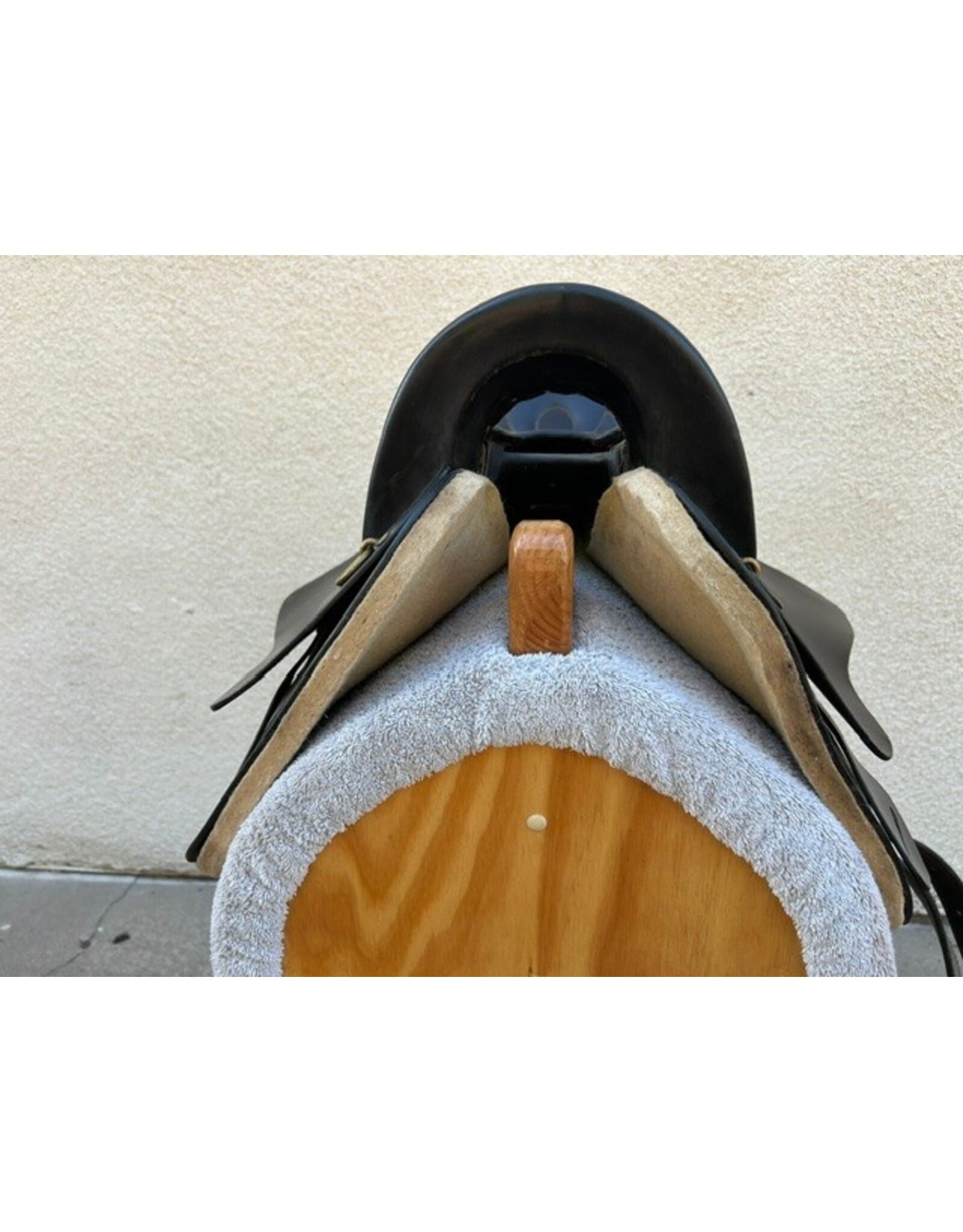 Tucker Style Endurance Saddle  16.5" Seat, Gaited FQ with Cross Fire Rigging