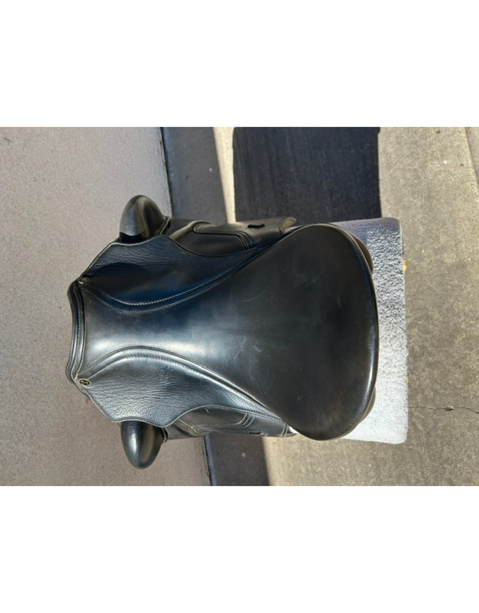 Peter Horobin Monoflap Dressage Saddle 17" Seat, Adjustable Tree