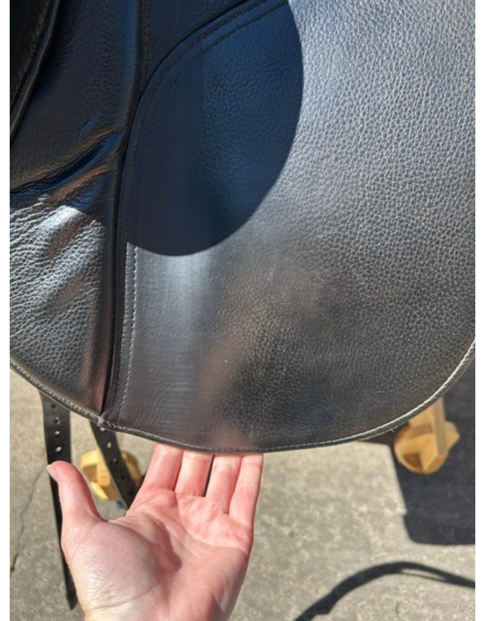Peter Horobin Monoflap Dressage Saddle 17" Seat, Adjustable Tree