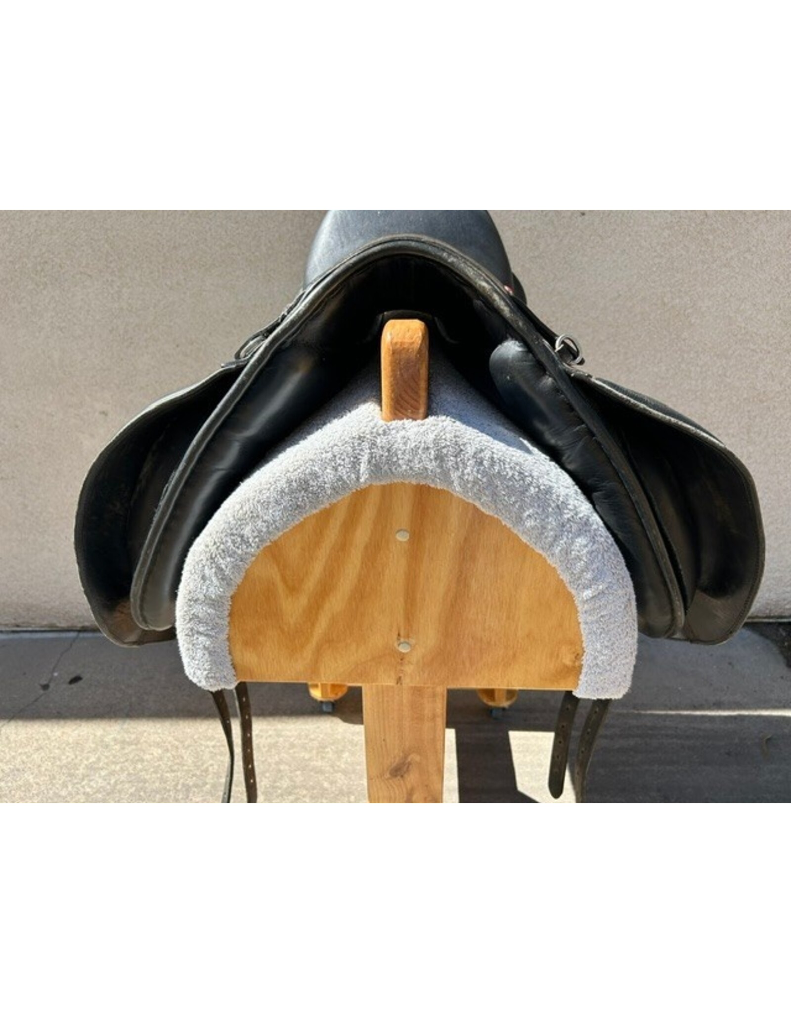 Duett "Fidelio" Dressage Saddle 18" Seat 36 Tree