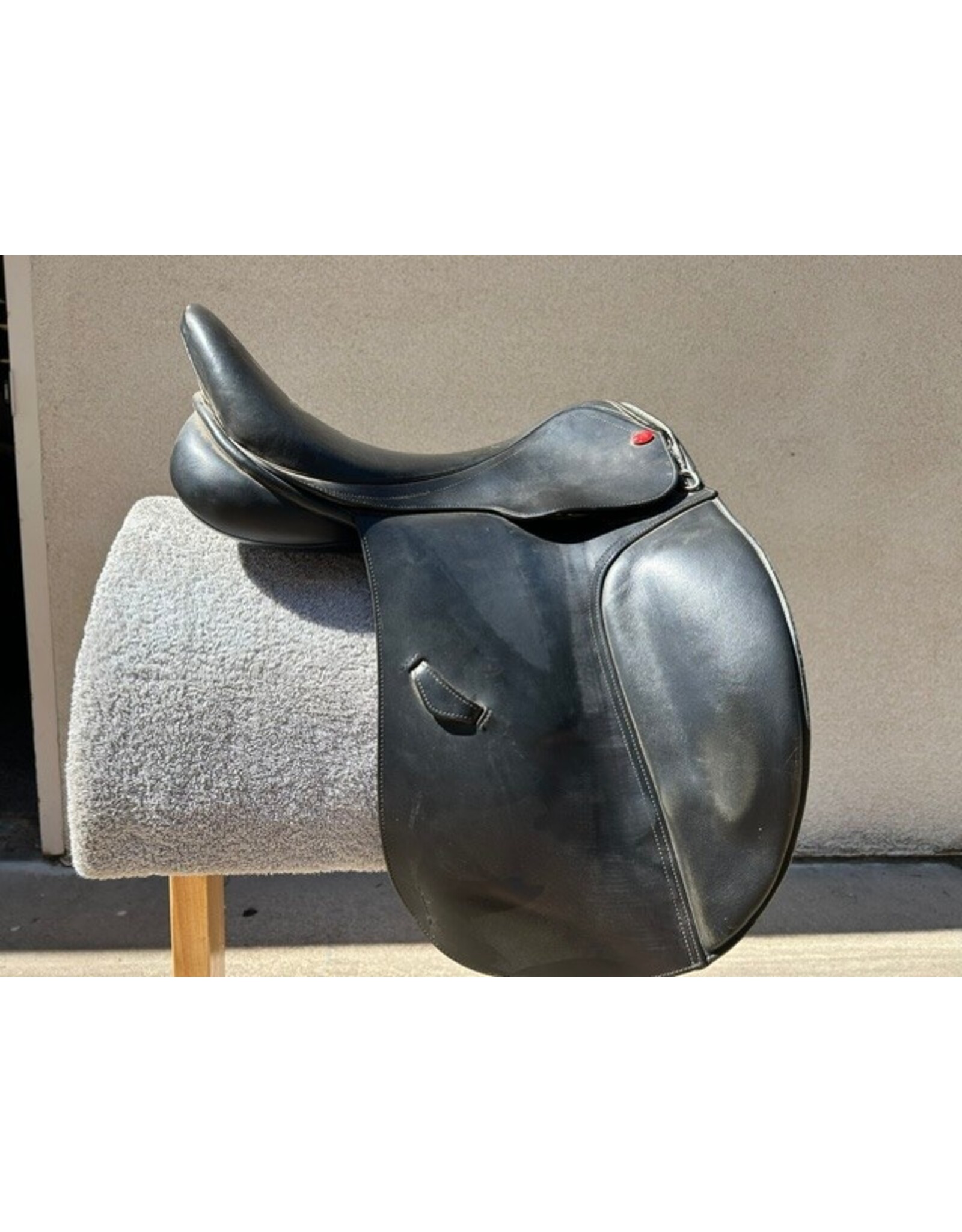 Duett "Fidelio" Dressage Saddle 18" Seat 36 Tree