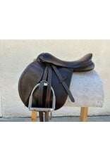 Borne Spirit AP 17" Seat, Med-Wide Tree w/ Cover, Stirrups, and Leathers