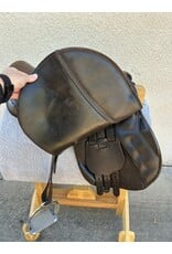 Borne Spirit AP 17" Seat, Med-Wide Tree w/ Cover, Stirrups, and Leathers