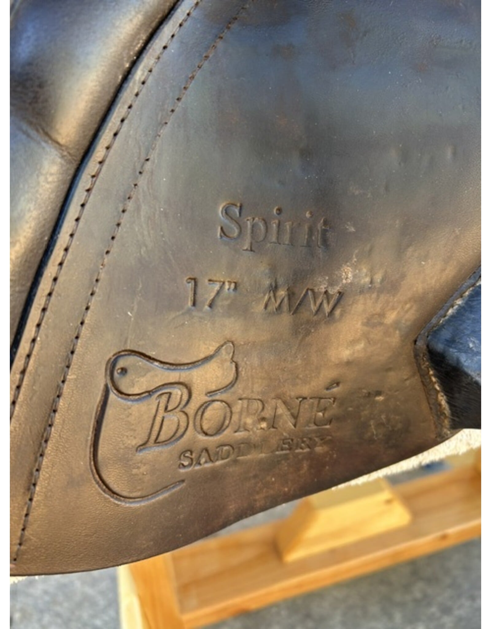 Borne Spirit AP 17" Seat, Med-Wide Tree w/ Cover, Stirrups, and Leathers