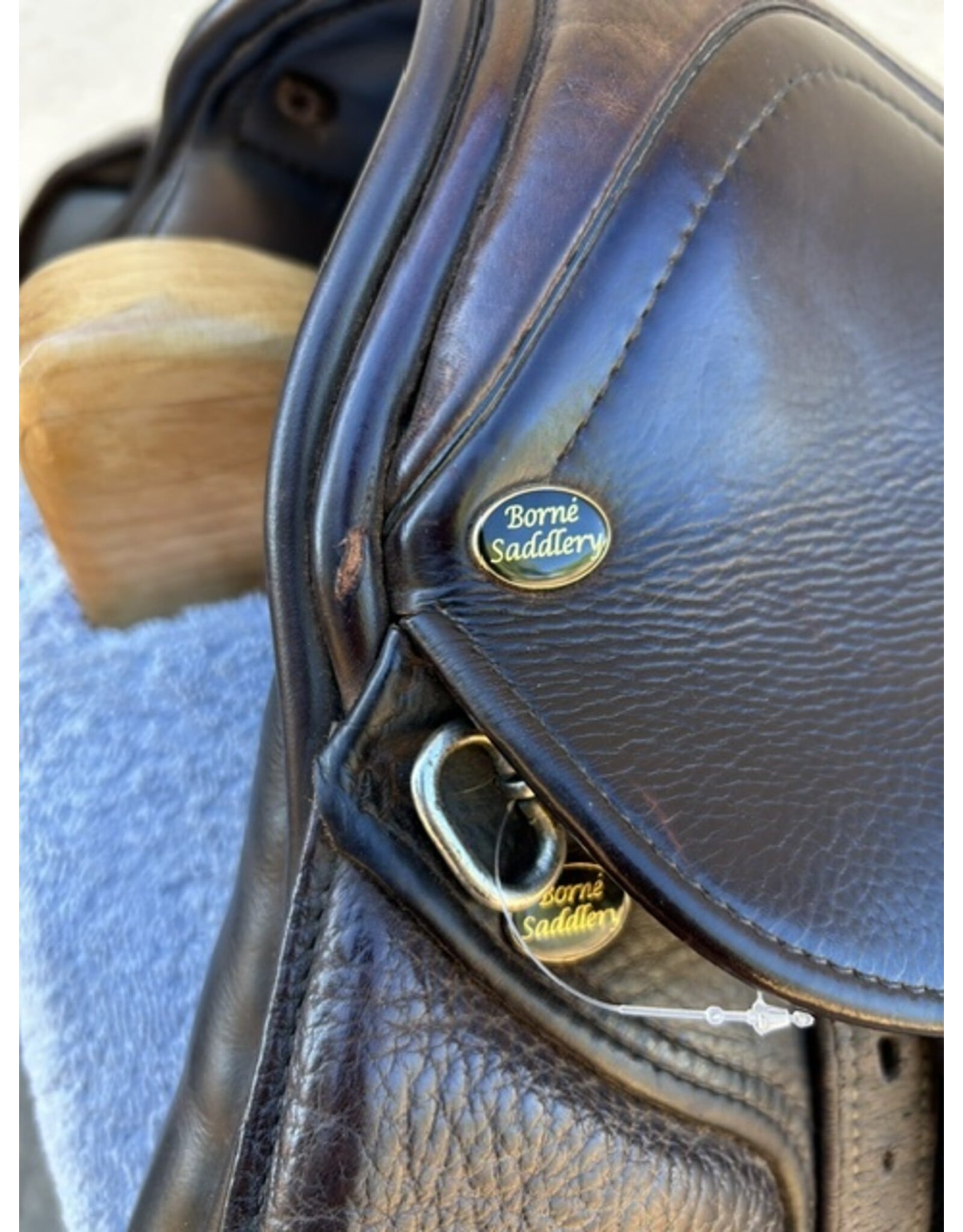 Borne Spirit AP 17" Seat, Med-Wide Tree w/ Cover, Stirrups, and Leathers