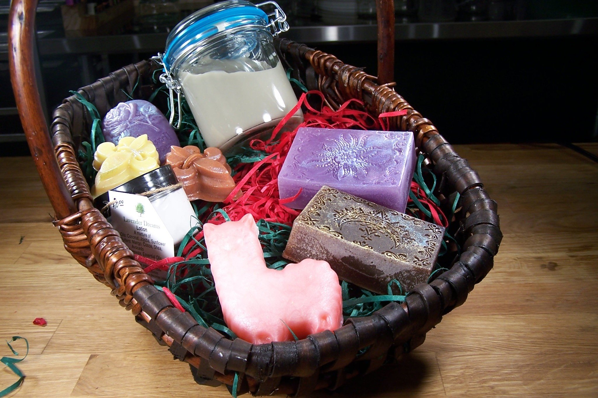 Gift Basket- Deluxe Combo: 3 Bath/Novelty Bars, 3 Guest Soaps, Miracle Mud, & Body Cream